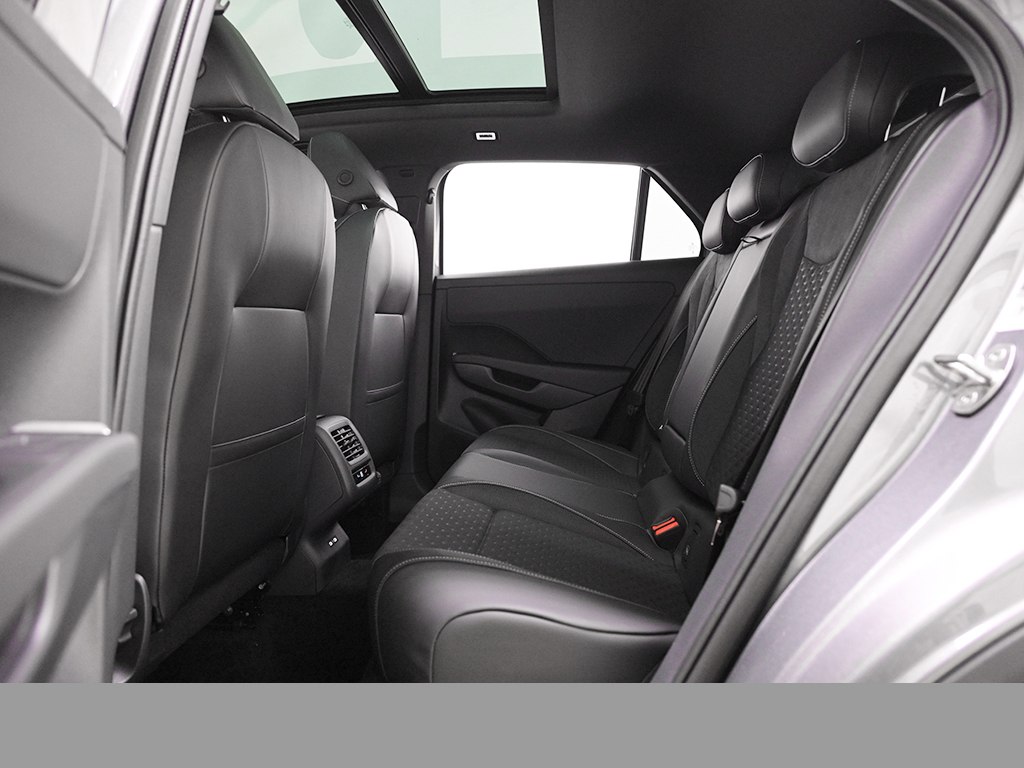 Volkswagen T-Roc 1.5 R-LINE DSG PANO MATRIXLED KEYLESS CAM