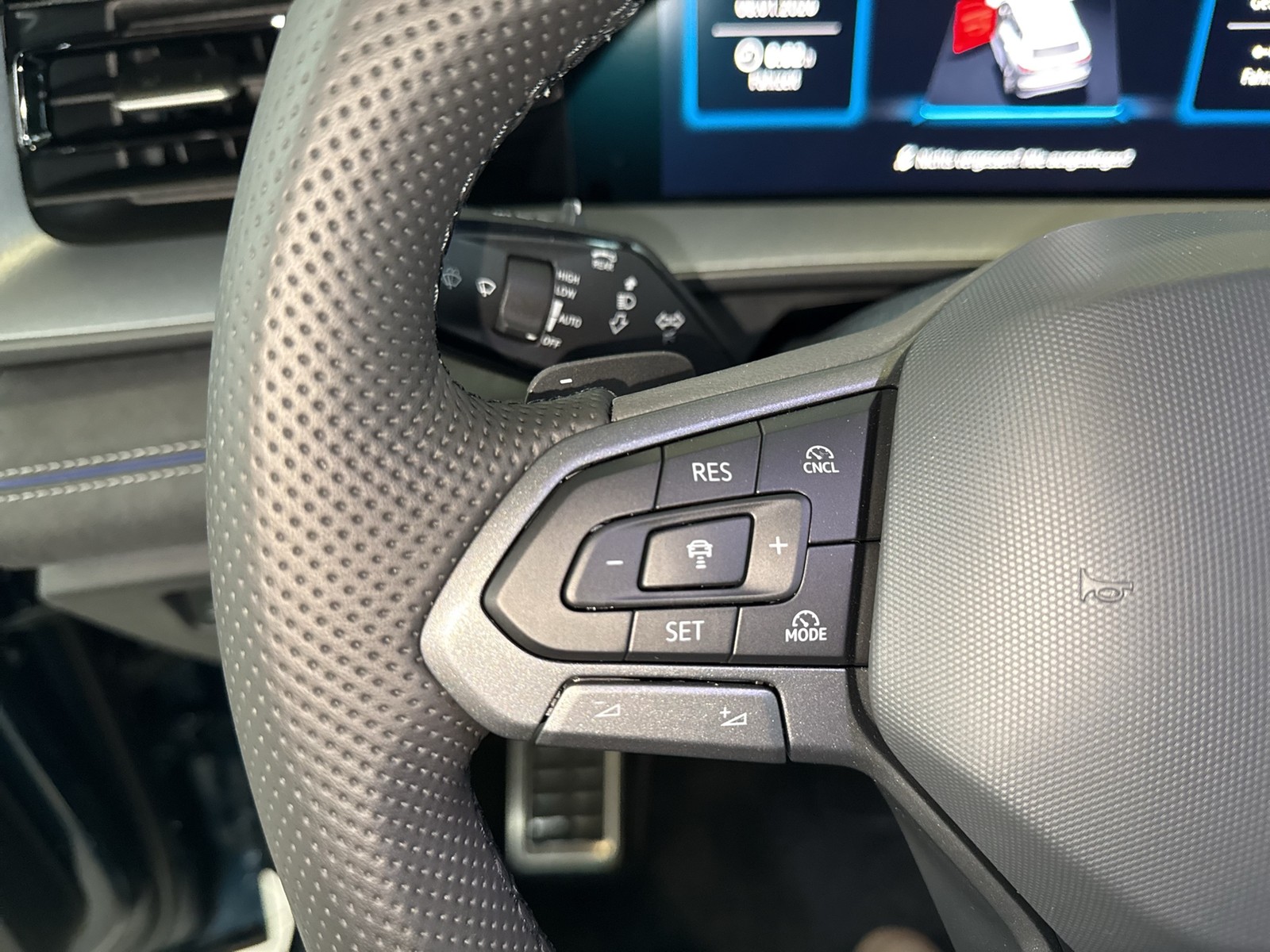 Volkswagen Tayron 2.0 R-LINE DSG 4X4 PANO AHK 7SITZE LM20