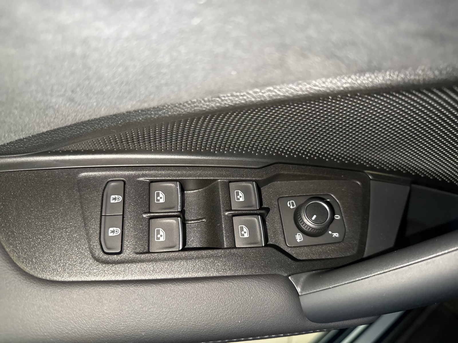 Volkswagen Tayron 2.0 R-LINE DSG 4X4 PANO AHK 7SITZE LM20