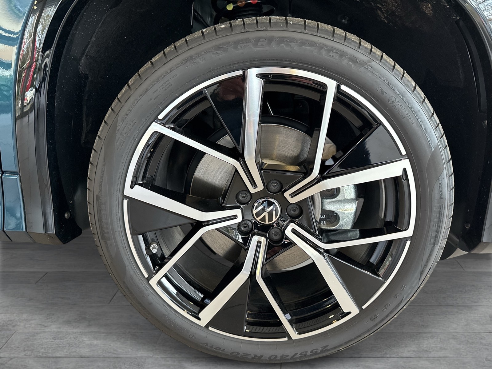 Volkswagen Tayron 2.0 R-LINE DSG 4X4 PANO AHK 7SITZE LM20