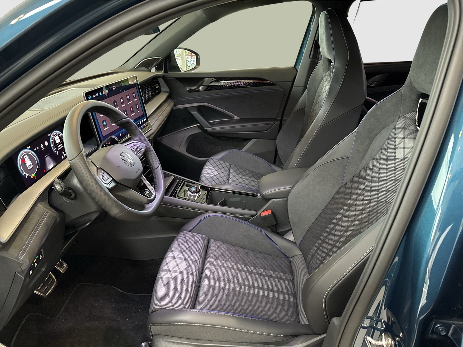 Volkswagen Tayron 2.0 R-LINE DSG 4X4 PANO AHK 7SITZE LM20