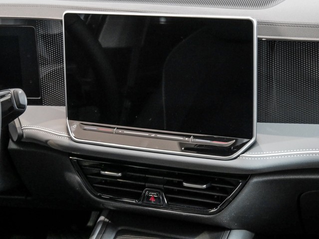 Volkswagen Passat Variant 1.5 eTSI Business NAVI AHK CAM LM18