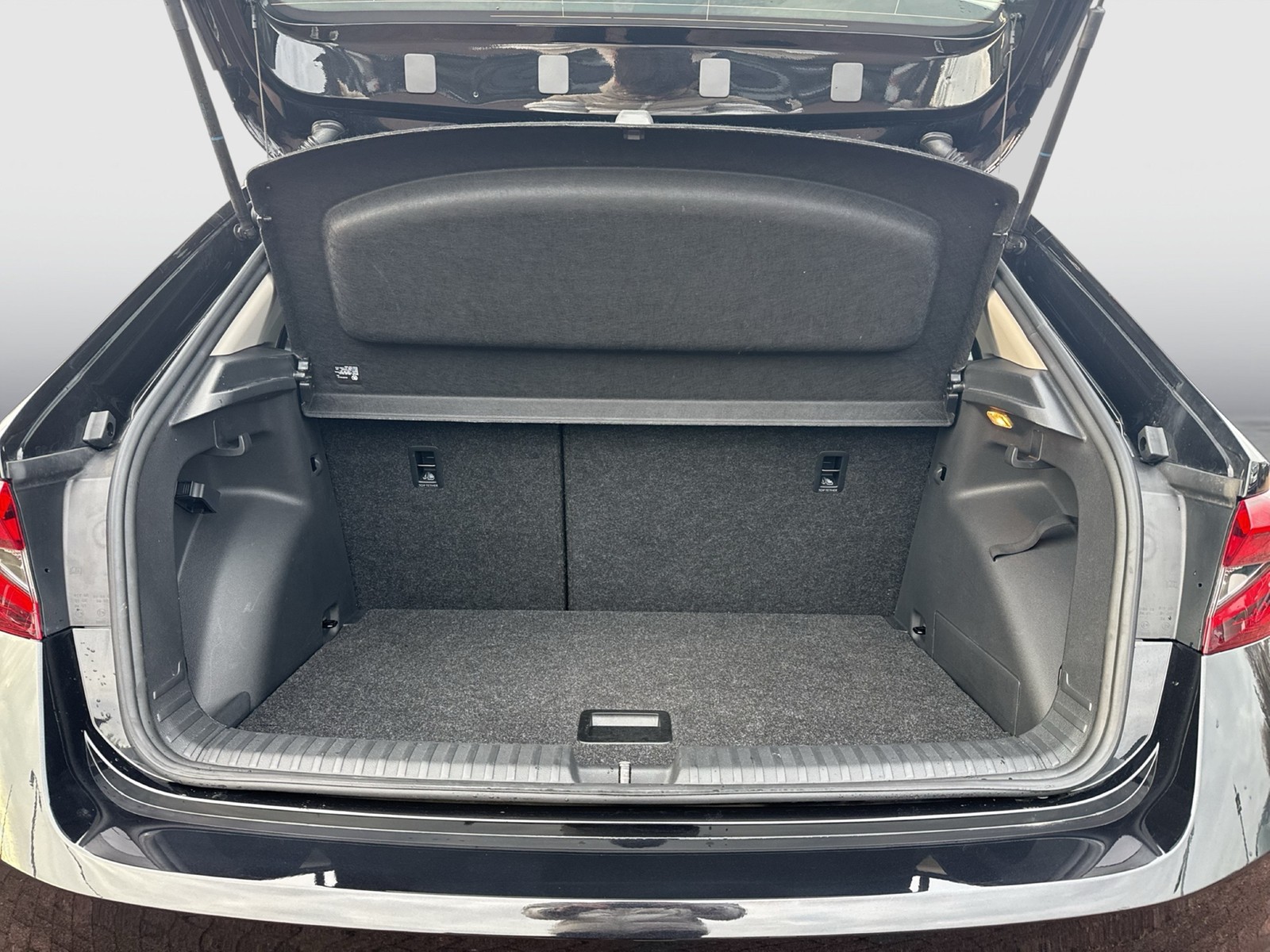 Skoda Fabia 1.0 TOUR CAM AHK-VORBEREITUNG NAVI SITZHZ.