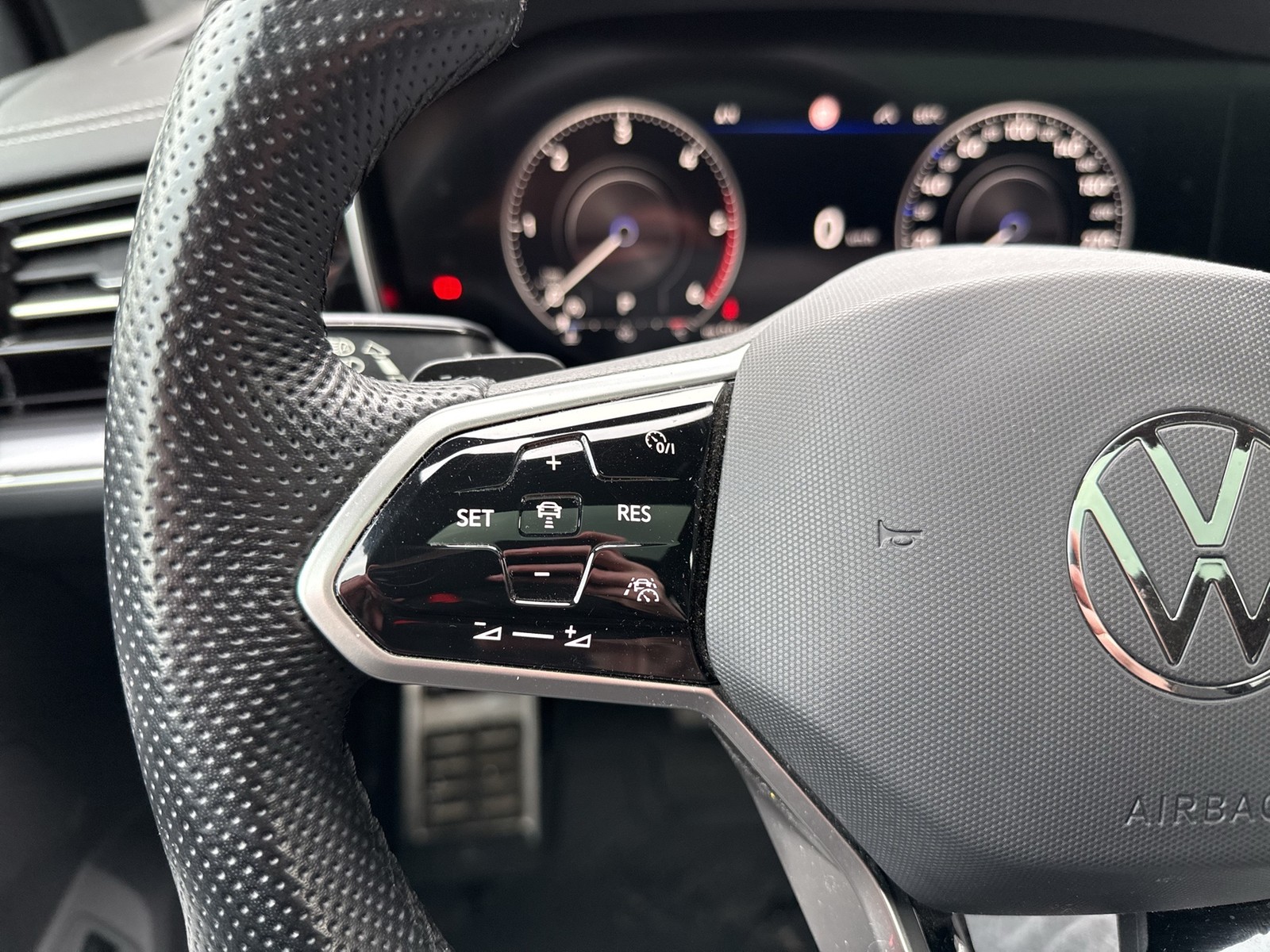 Volkswagen Touareg V6 R-LINE PANO DYNAUDIO AHK 360°CAM LM21