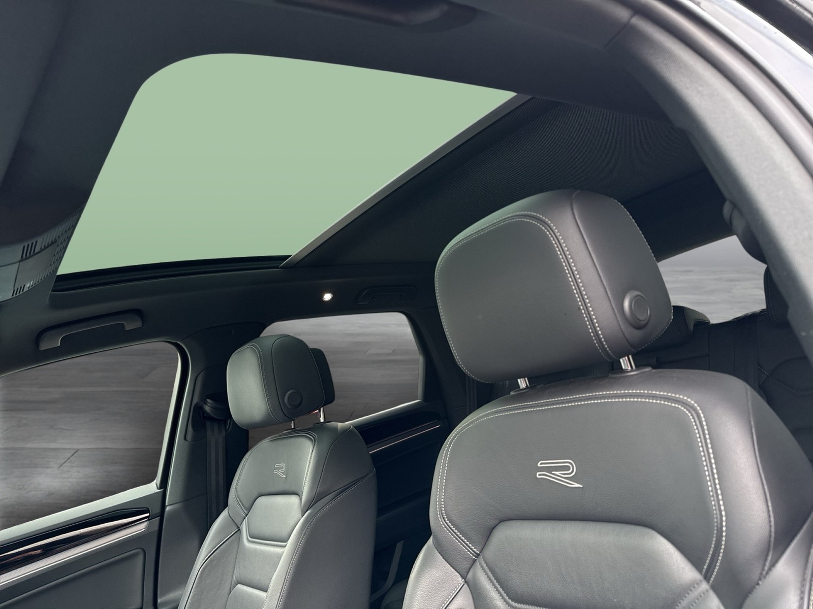 Volkswagen Touareg V6 R-LINE PANO DYNAUDIO AHK 360°CAM LM21