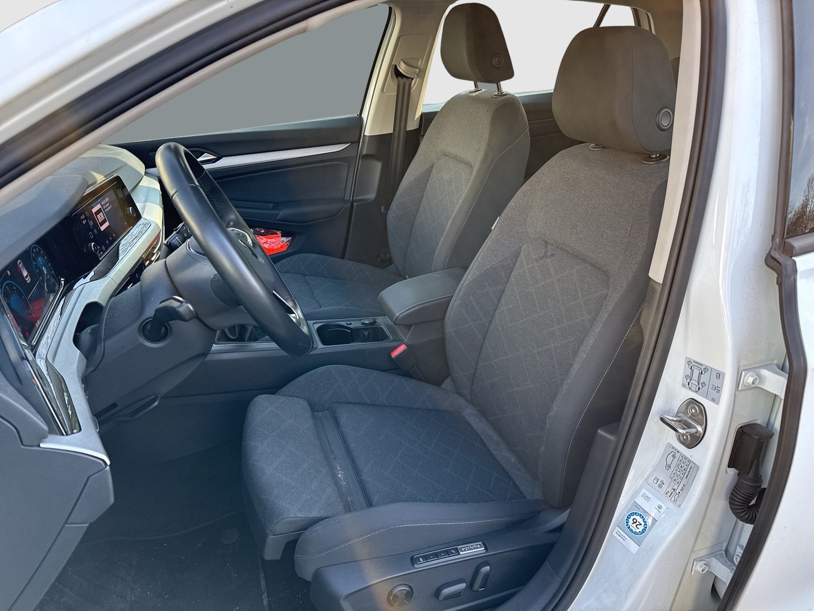 Volkswagen Golf VIII 2.0 LIFE ACC CARPLAY ALU SITZHEIZUNG