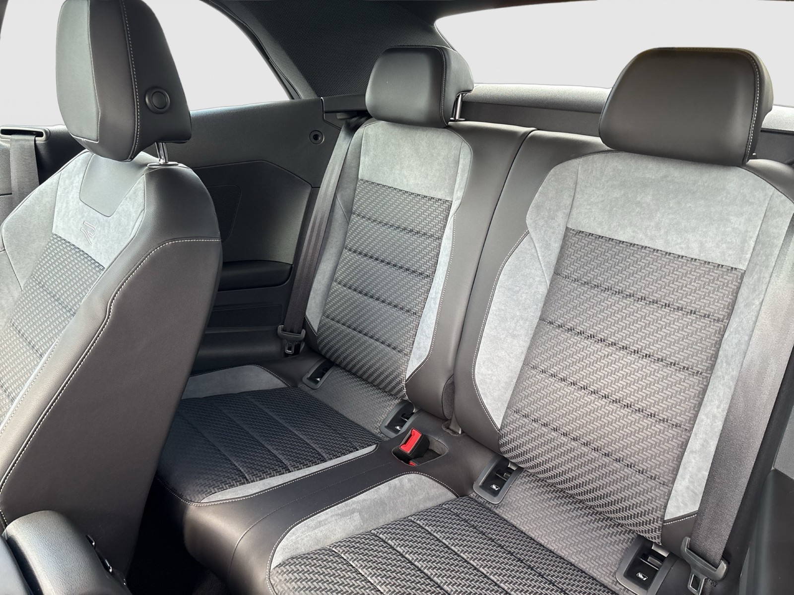 Volkswagen T-Roc Cabriolet 1.5 R-LINE BLACK STYLE CAM LM18