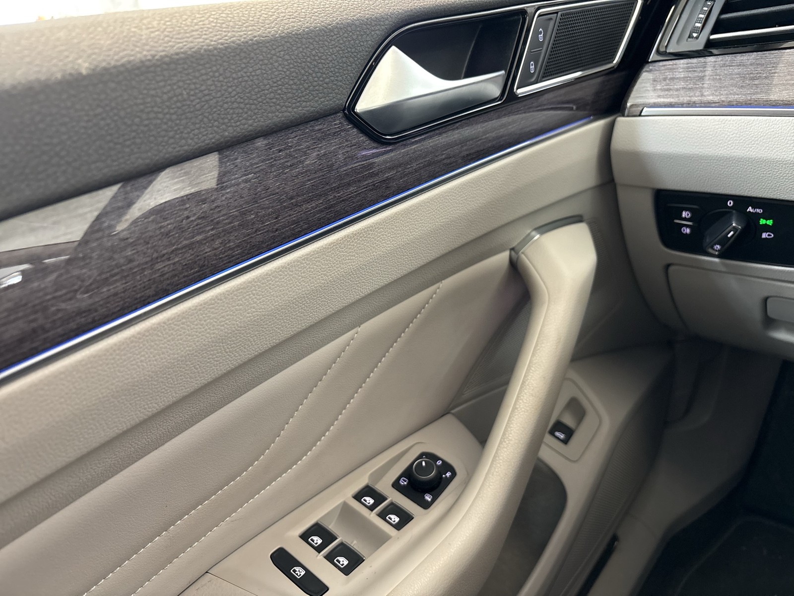 Volkswagen Passat Variant 2.0 ELEGANCE LEDER PANO STANDHZ.