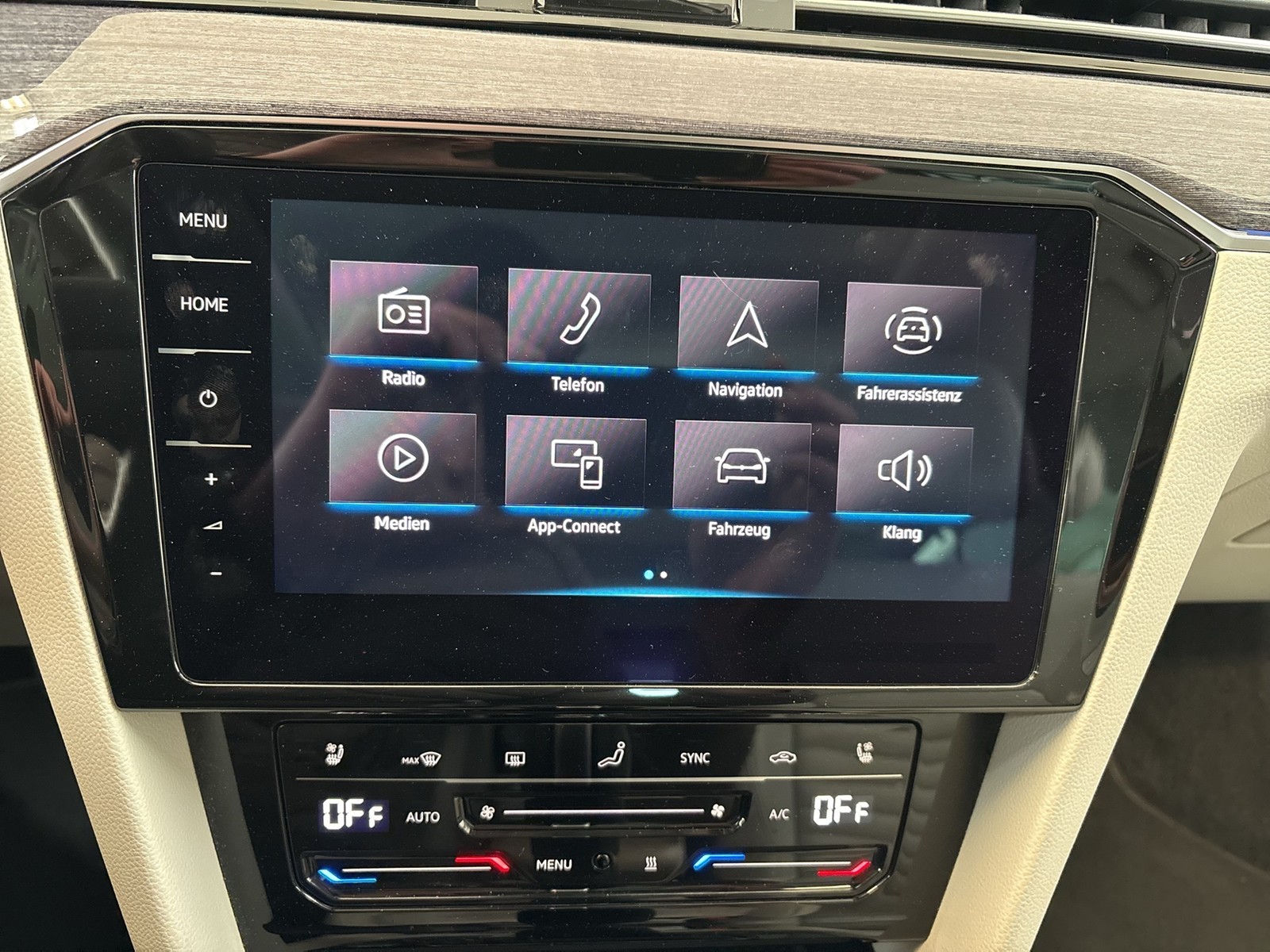 Volkswagen Passat Variant 2.0 ELEGANCE LEDER PANO STANDHZ.