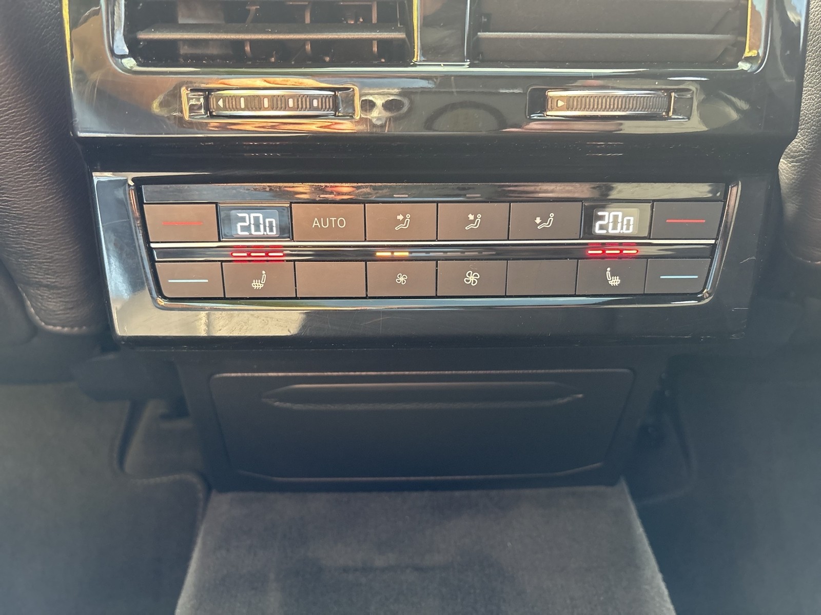 Volkswagen Touareg V6 R-LINE BLACK STYLE PANO STANDHZ. LM22