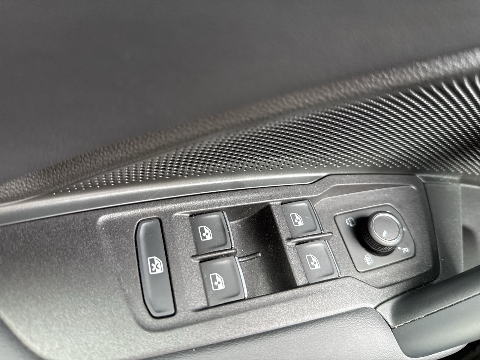 Volkswagen Tiguan 1.5 eTSI GOAL AHK 360°CAM ACC LM18 NAVI