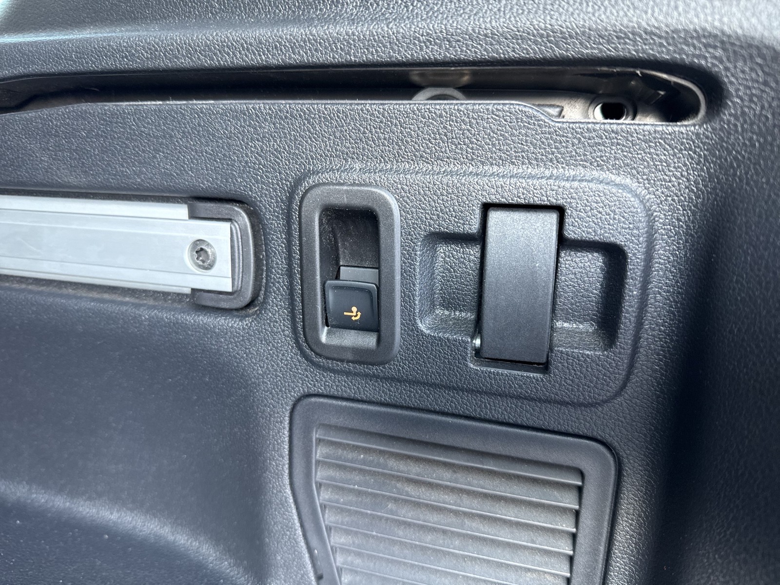 Volkswagen Touran 2.0 GOAL 7SITZE AHK ACC E-KLAPPE NAVI