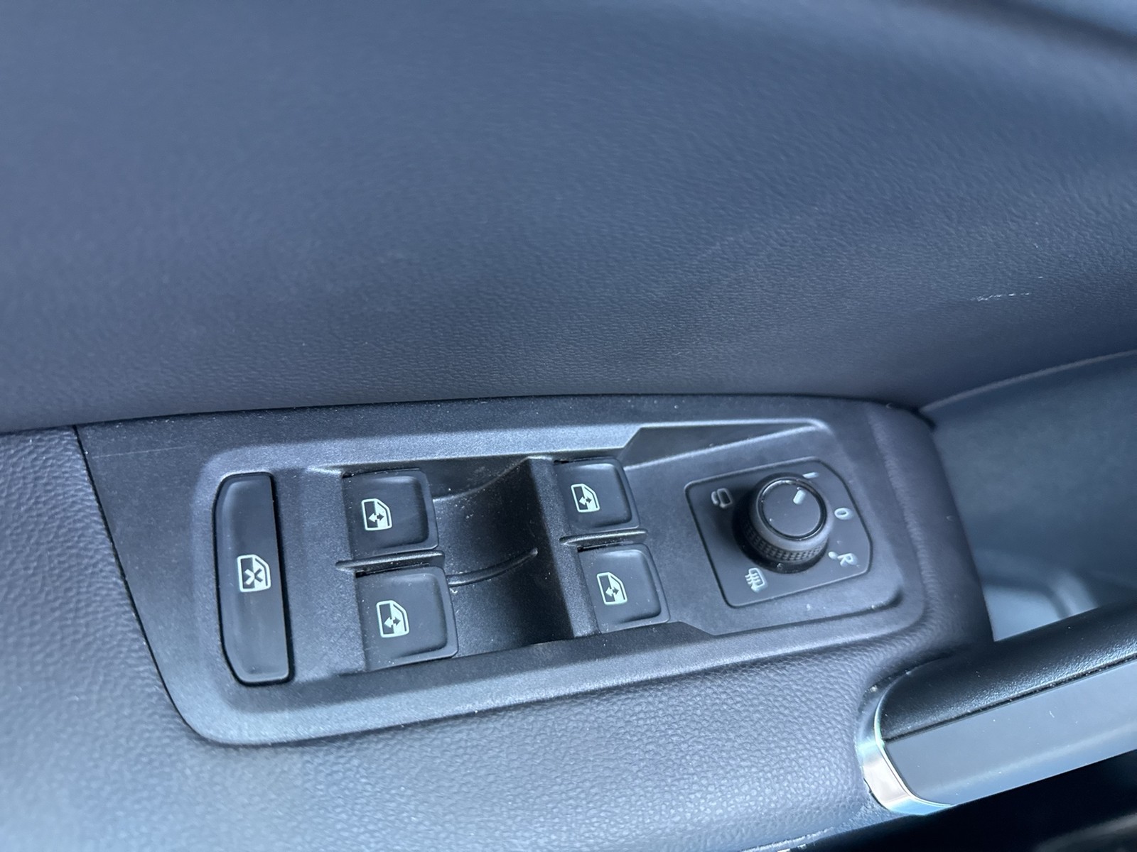 Volkswagen Touran 2.0 GOAL 7SITZE AHK ACC E-KLAPPE NAVI