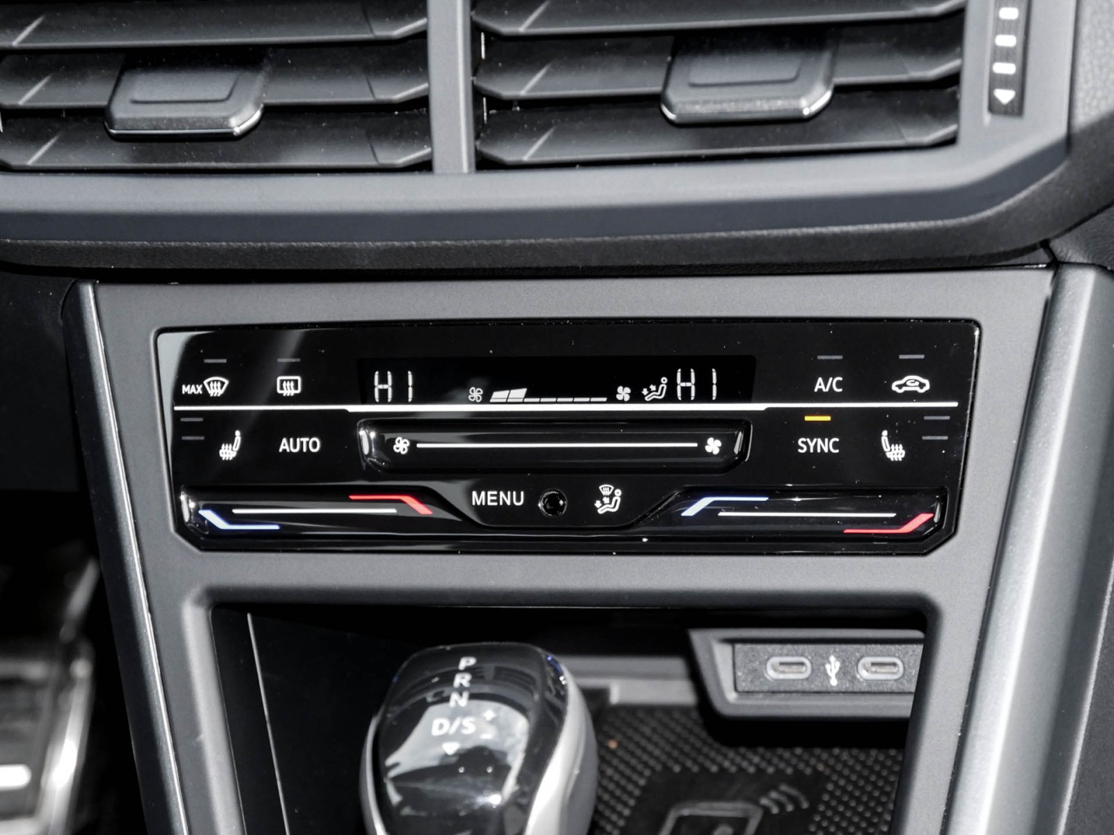 Volkswagen Polo 1.0 R-LINE DSG PANO CAM NAVI