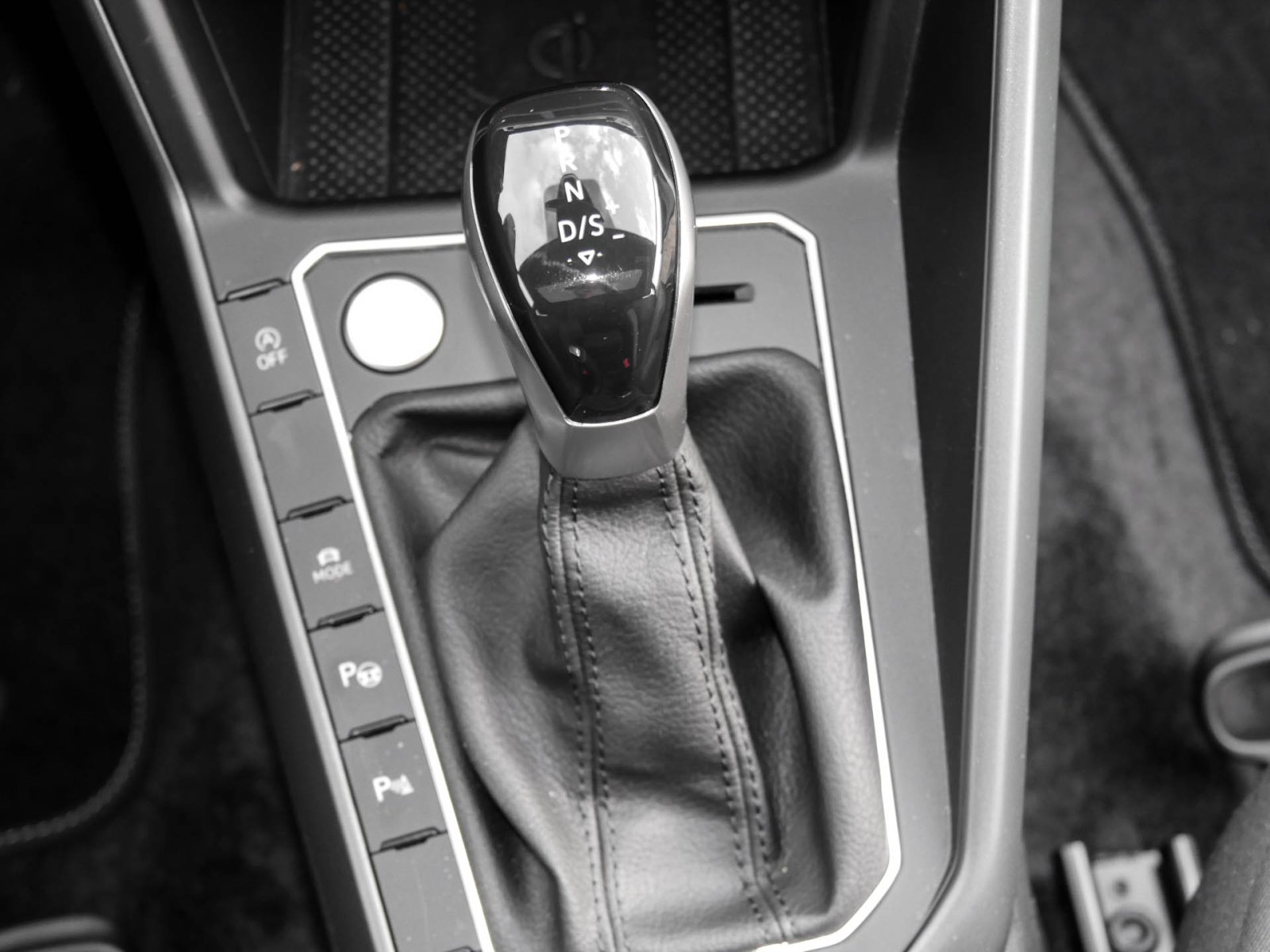 Volkswagen Polo 1.0 R-LINE DSG PANO CAM NAVI