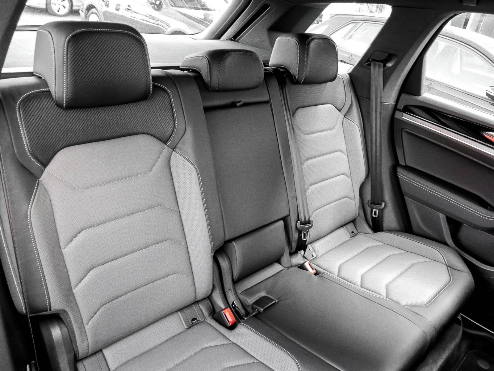 Volkswagen Touareg V6 R-LINE BLACk STYLE KAMERA HD-MATRIX