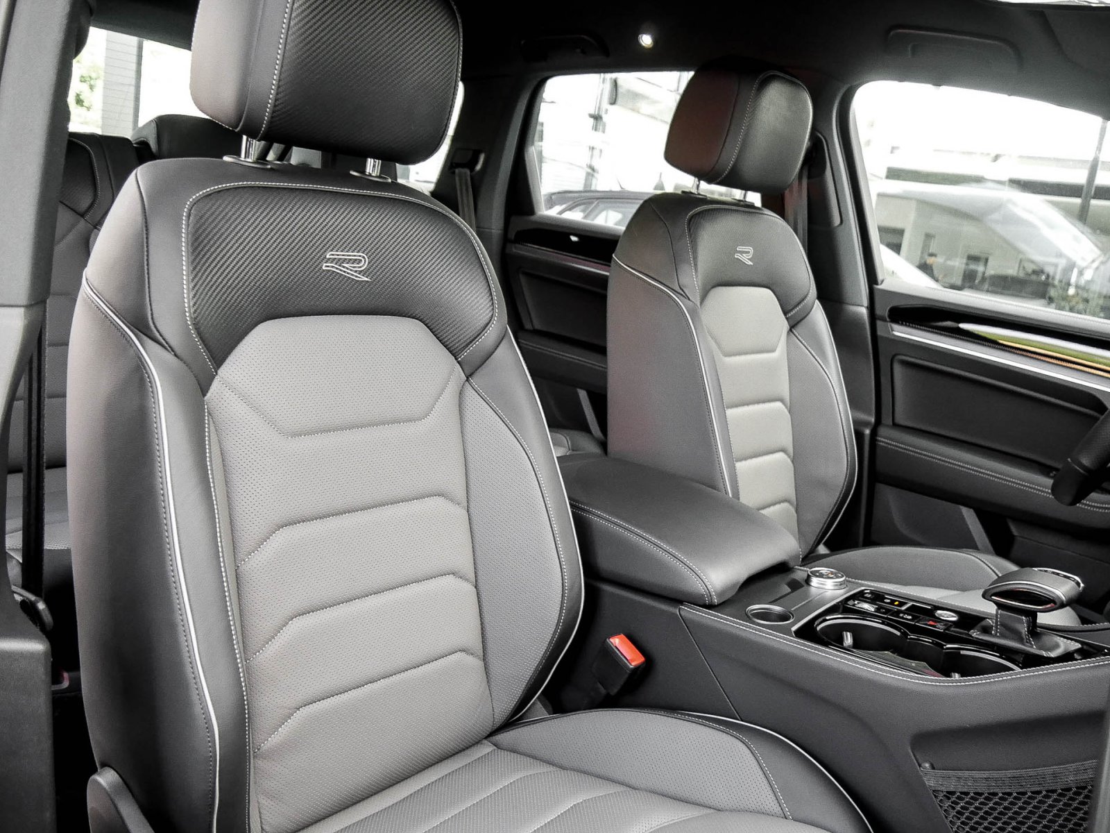 Volkswagen Touareg V6 R-LINE BLACk STYLE KAMERA HD-MATRIX