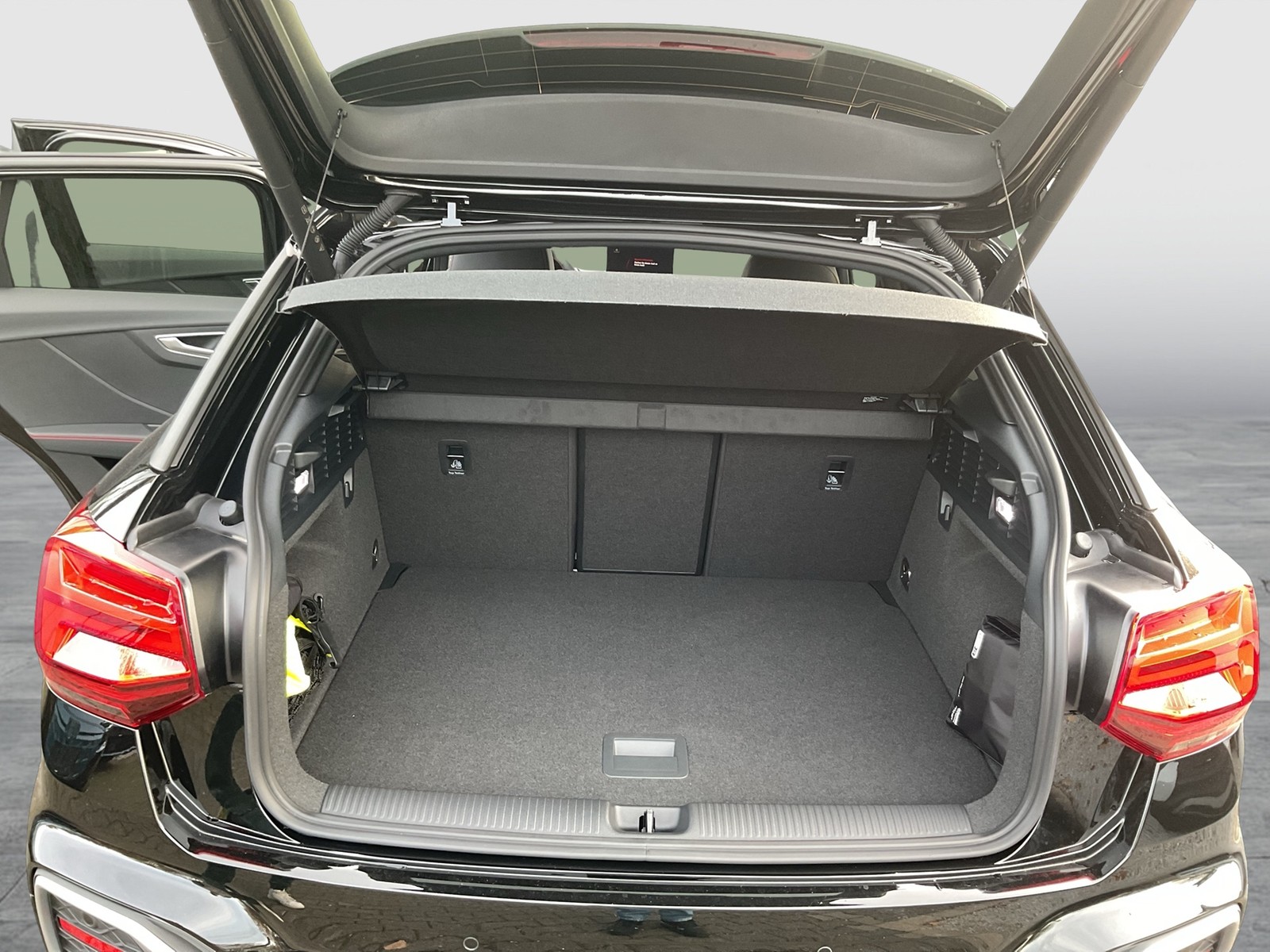 Audi Q2 35 S LINE AHK MATRIXLED VIRTUALCOCKPIT LM18