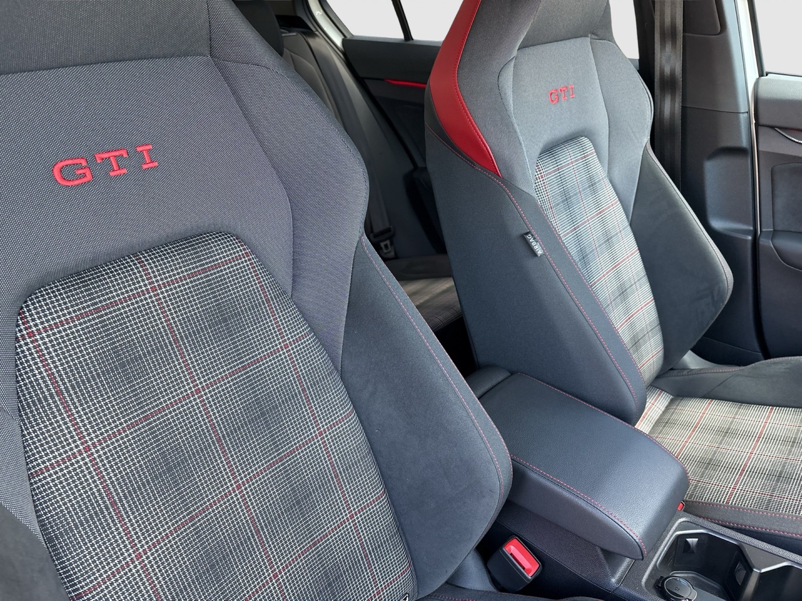 Volkswagen Golf 2.0 GTI BLACK STYLE KAMERA ALU18 NAVI MATRIX