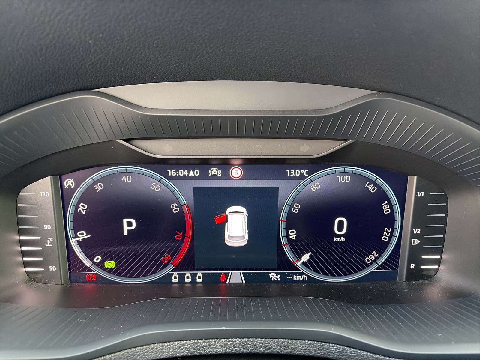 Skoda Karoq 1.5 TOUR AHK CAM ACC E-KLAPPE NAVI LM17