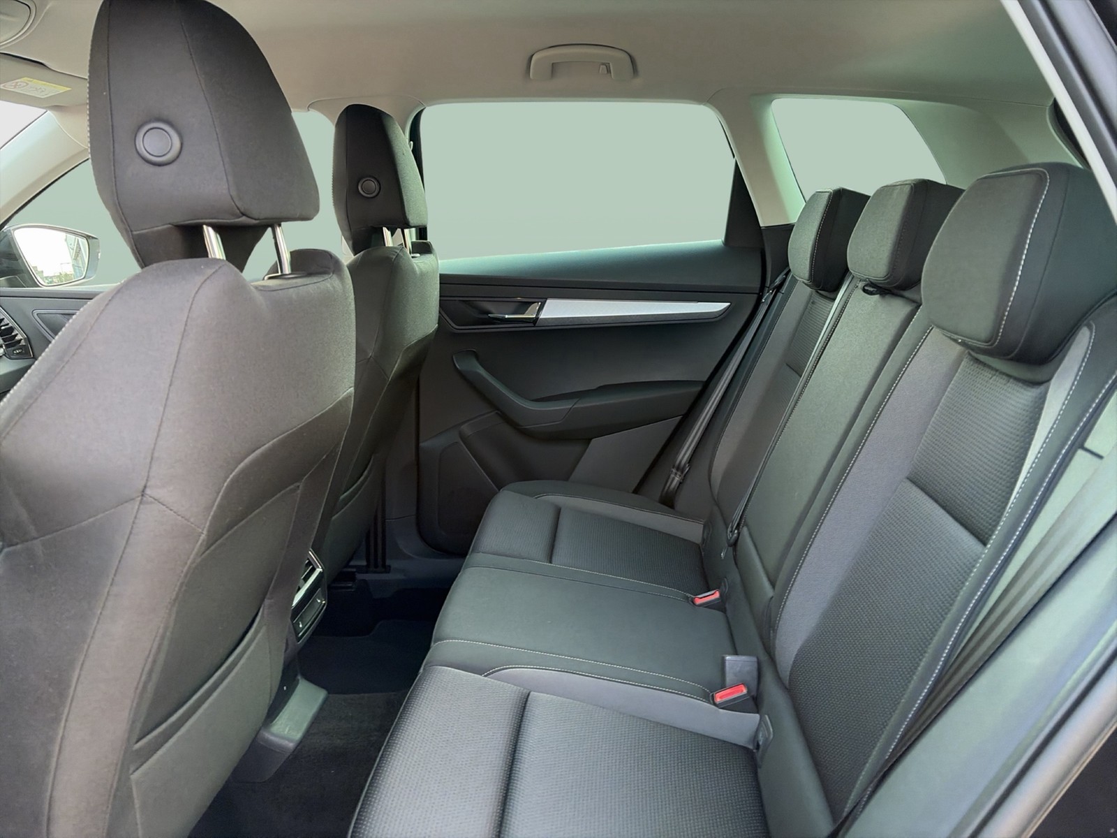 Skoda Karoq 1.5 TOUR AHK CAM ACC E-KLAPPE NAVI LM17