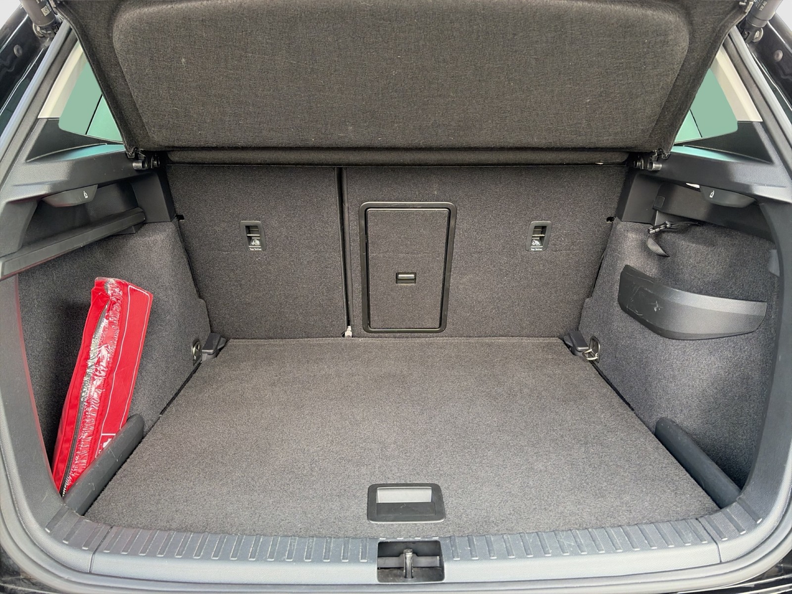 Skoda Karoq 1.5 TOUR AHK CAM ACC E-KLAPPE NAVI LM17