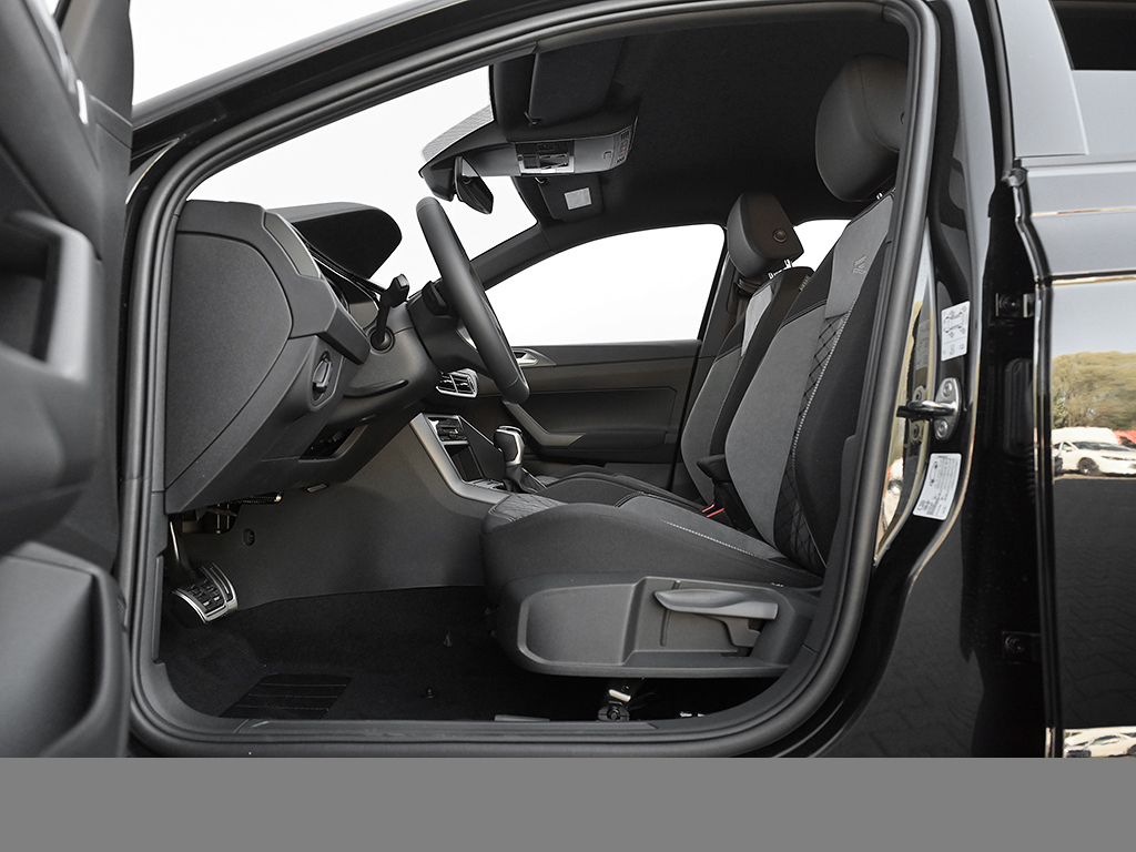 Volkswagen Taigo 1.0 R-LINE BLACK STYLE CAM ACC LM18 NAVI