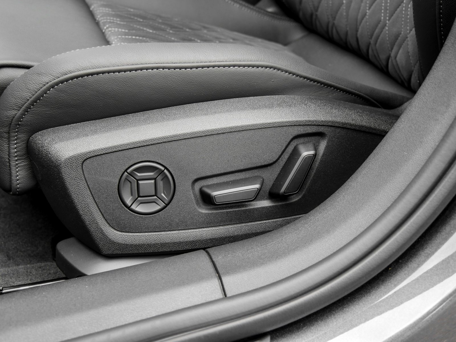 Audi A6 Avant TDI quattro S tronic Memory+SLine+Techplus+Carbon+Sportsitze