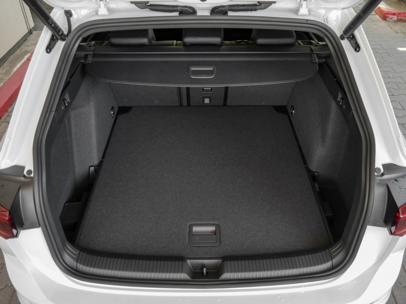 Volkswagen Golf Variant 1.5 R-LINE DSG BLACKSTYLE eKLAPPE