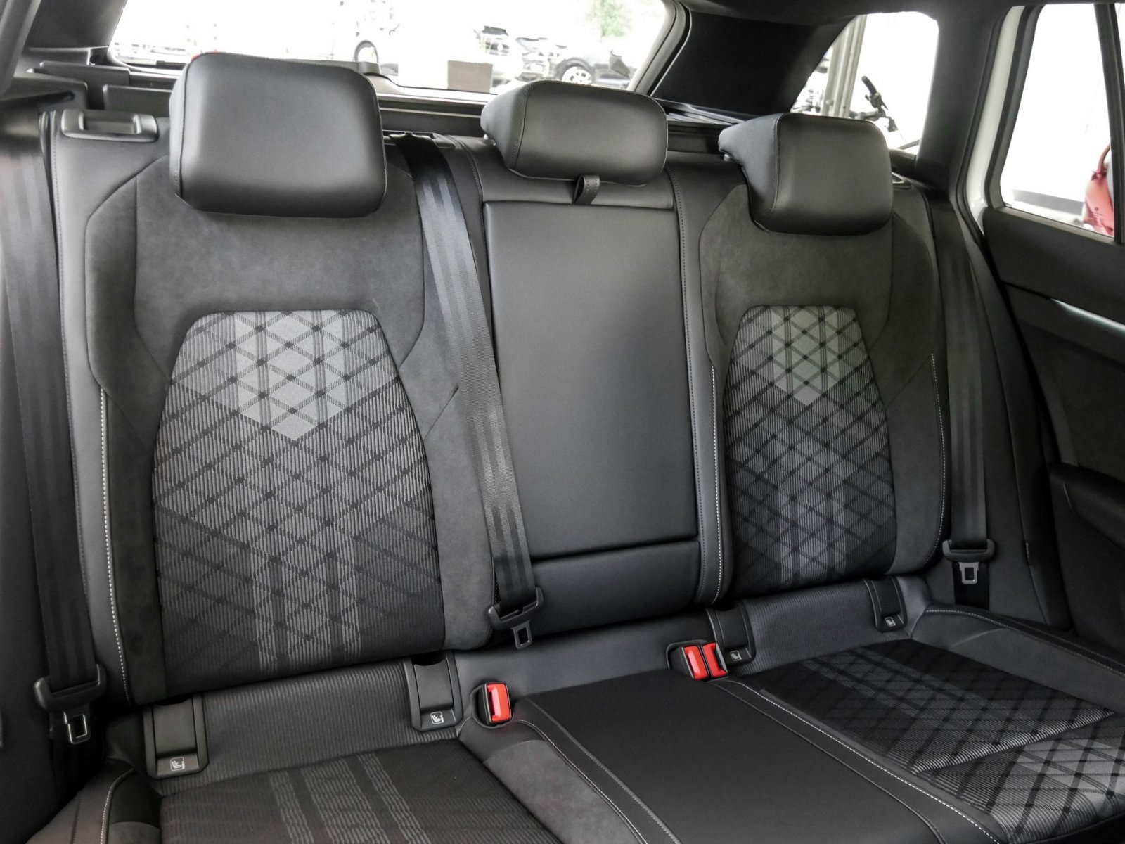 Volkswagen Golf Variant 1.5 R-LINE DSG BLACKSTYLE eKLAPPE