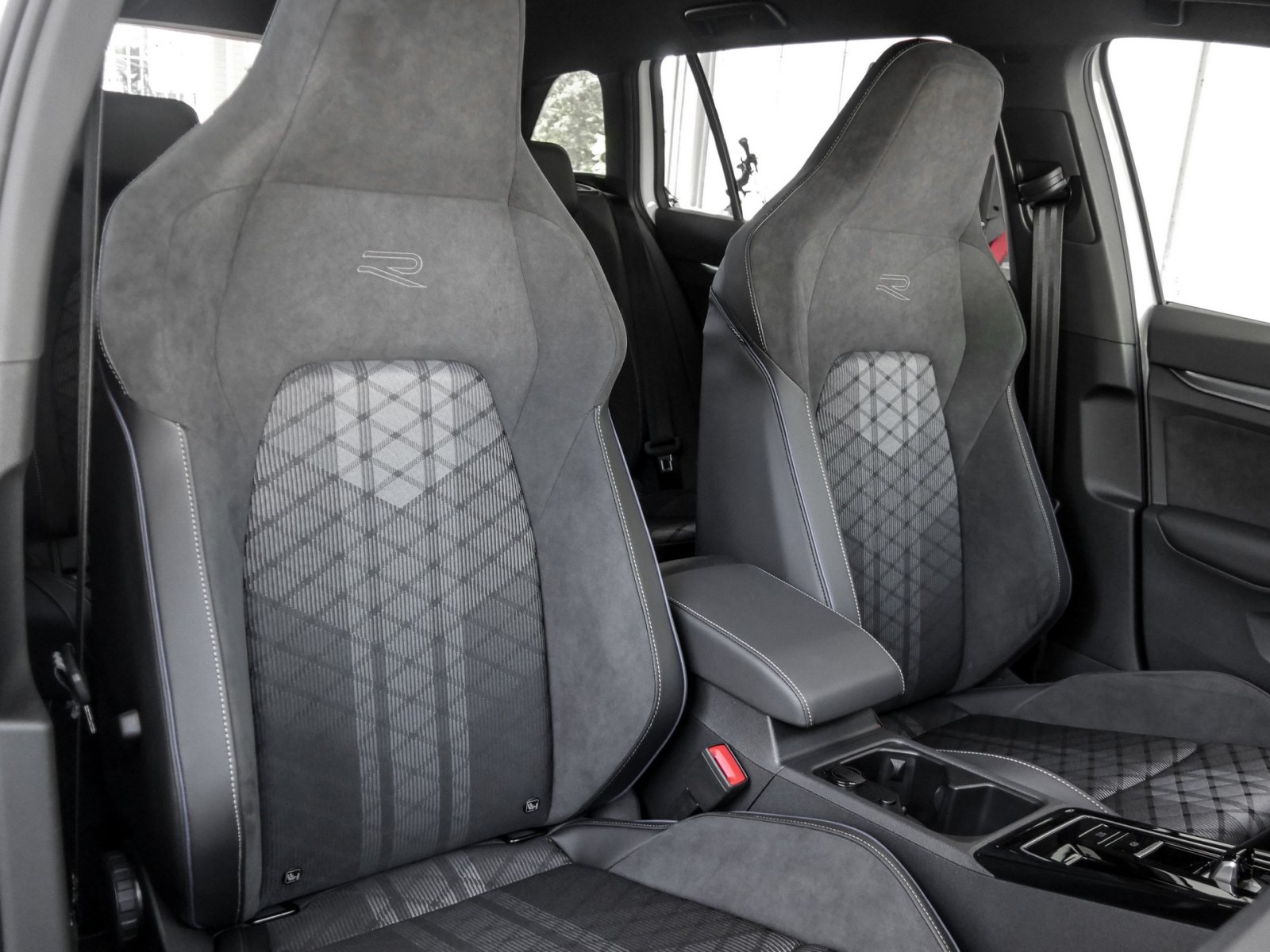 Volkswagen Golf Variant 1.5 R-LINE DSG BLACKSTYLE eKLAPPE