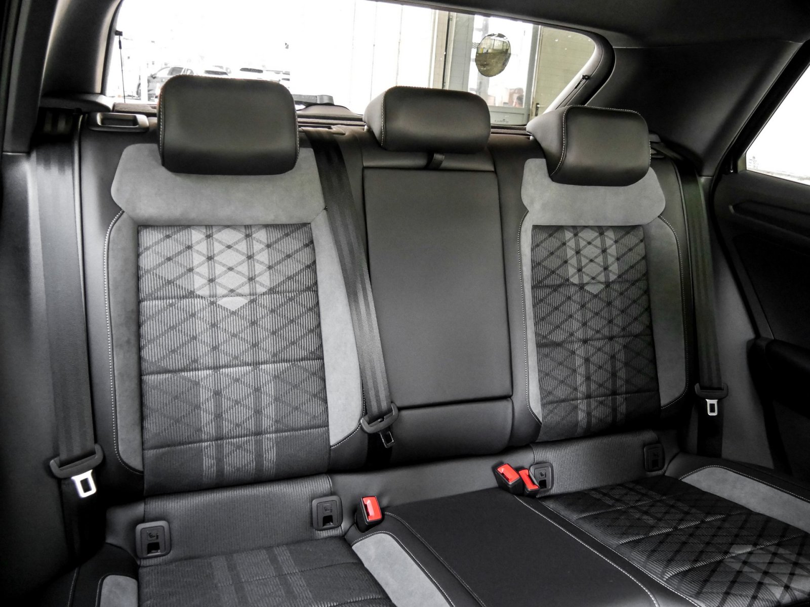 Volkswagen T-Roc 1.5 R-LINE BLACKSTYLE CAM ACC LM18 EKLAPPE