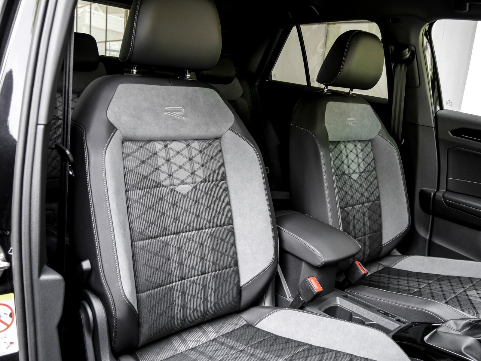 Volkswagen T-Roc 1.5 R-LINE BLACKSTYLE CAM ACC LM18 EKLAPPE