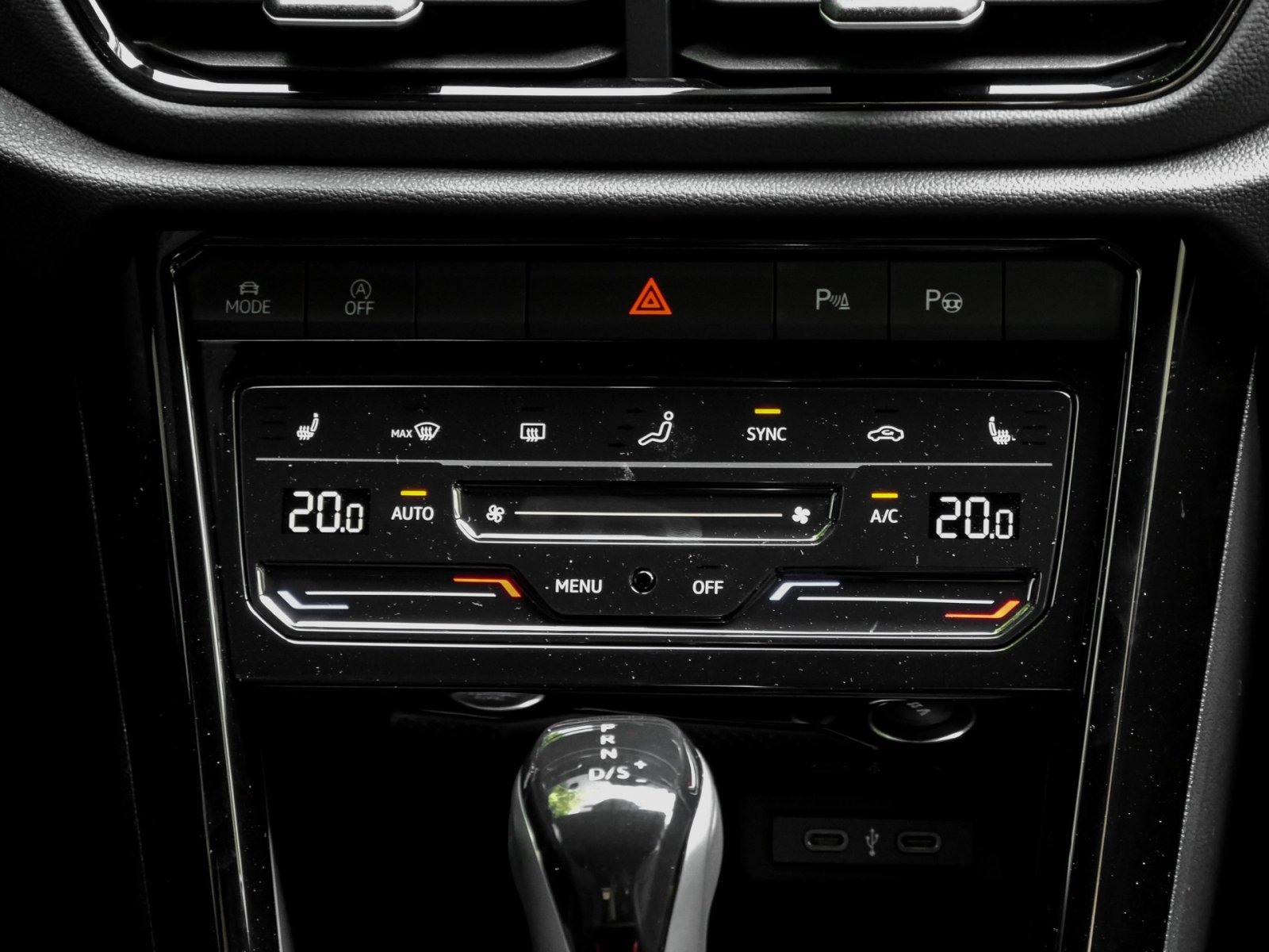 Volkswagen T-Roc 1.5 R-LINE BLACKSTYLE CAM ACC LM18 EKLAPPE