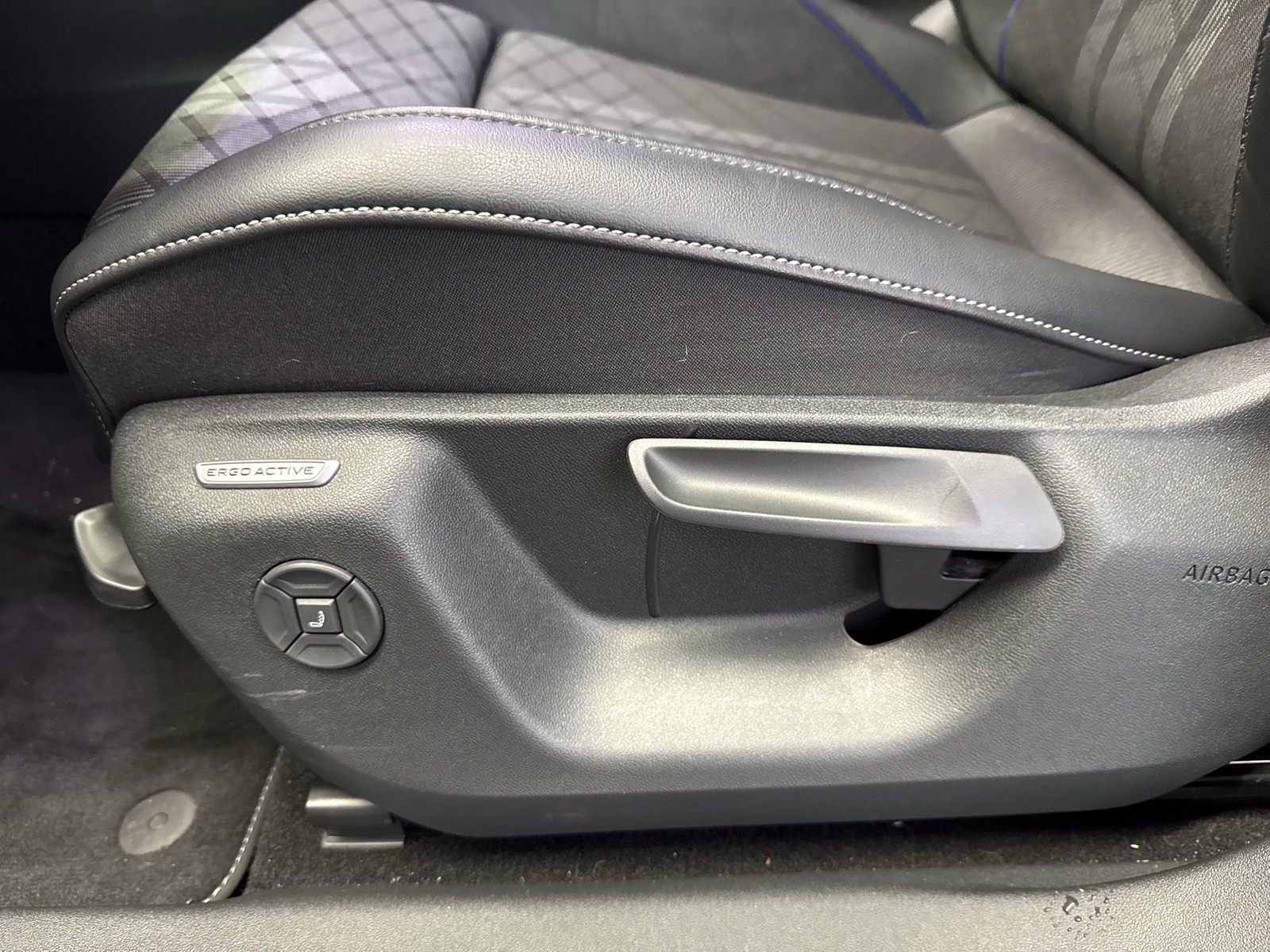 Volkswagen Tiguan 2.0 R-Line ALU20 BLACK STYLE KAMERA 4X4