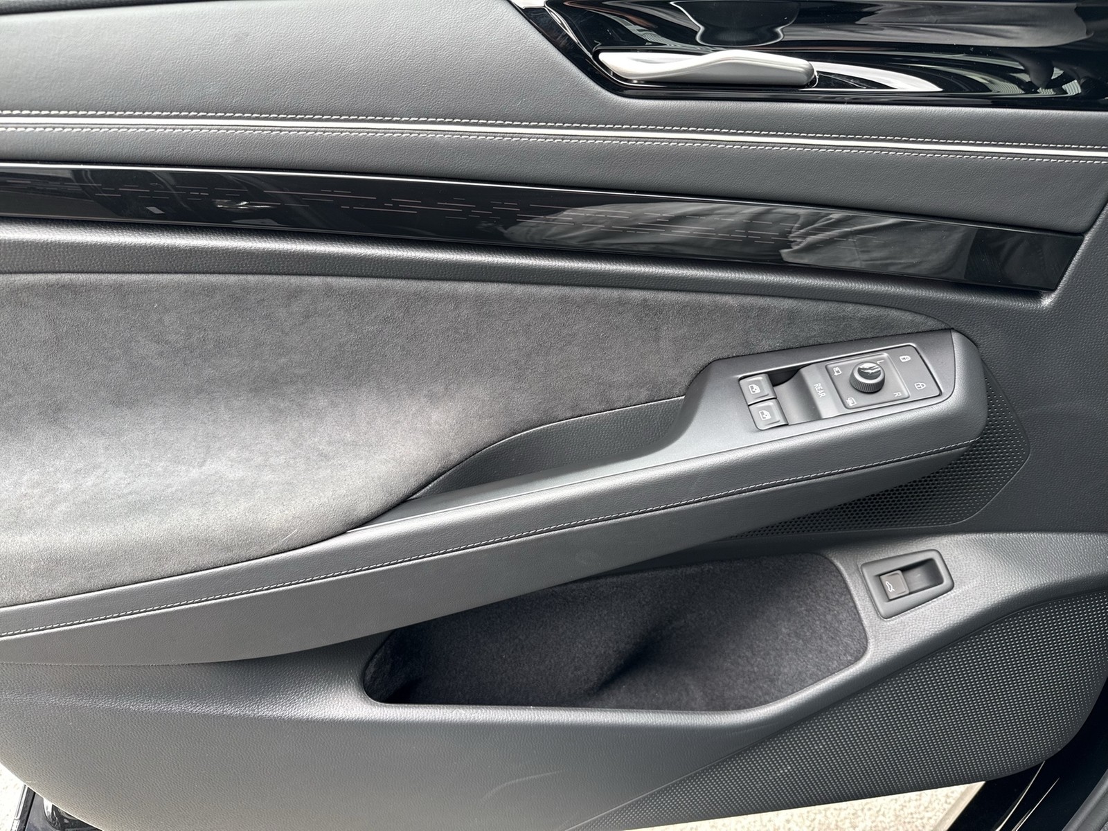 Volkswagen ID.7 PRO S WÄRMEPUMPE AHK 360°CAM ACC LM19 NAVI