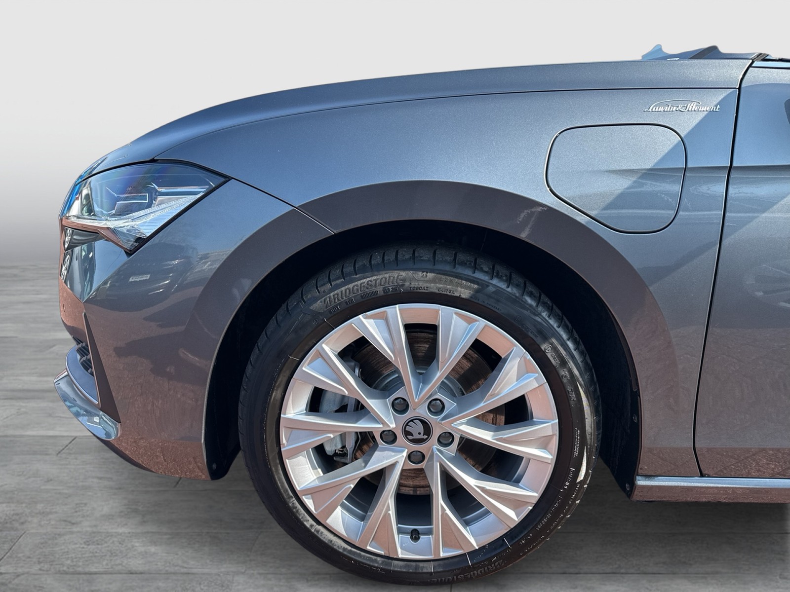 Skoda Superb Combi 1.5 iV L&K CANTON AHK CAM ACC LM18