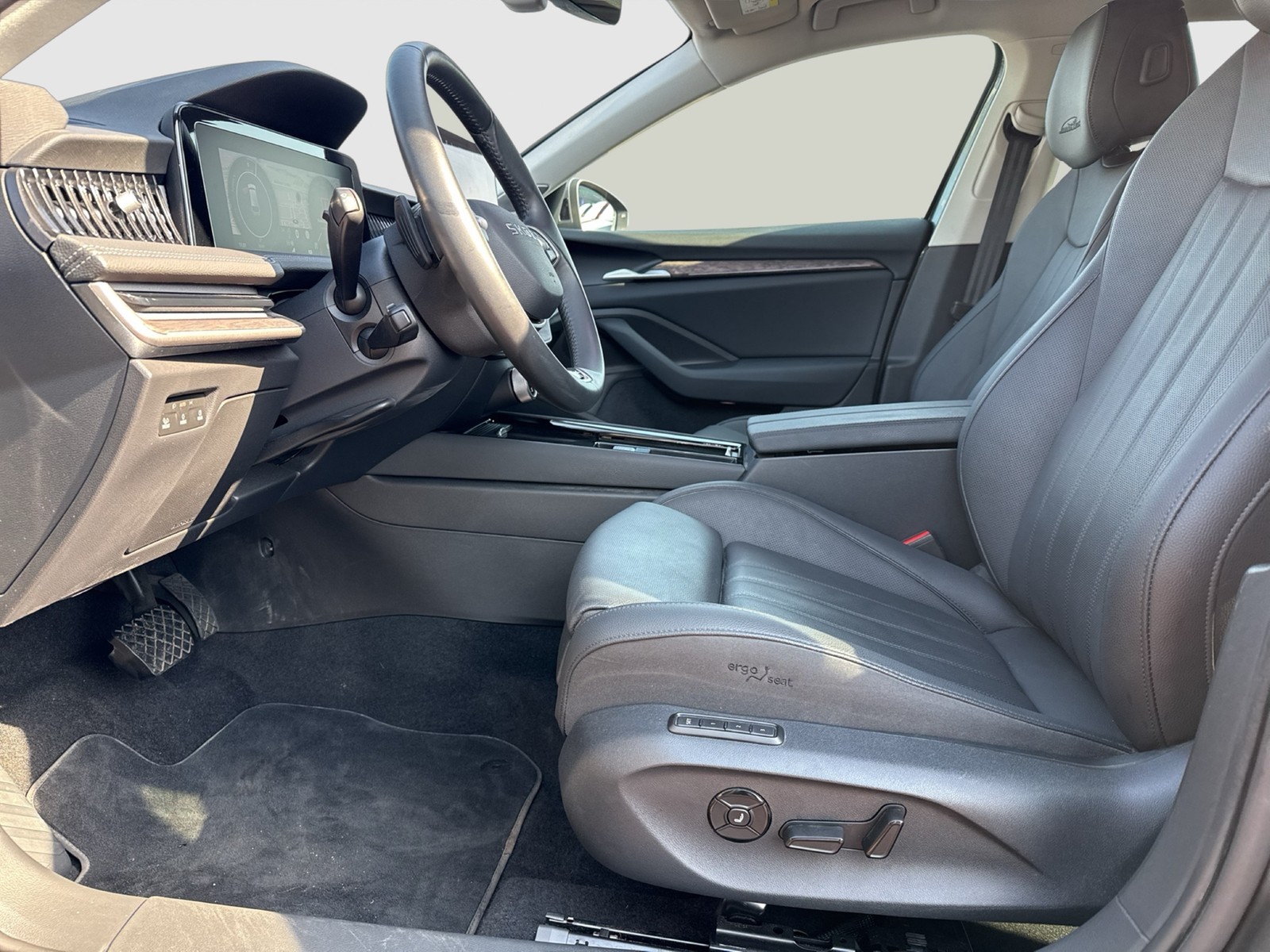 Skoda Superb Combi 1.5 iV L&K CANTON AHK CAM ACC LM18