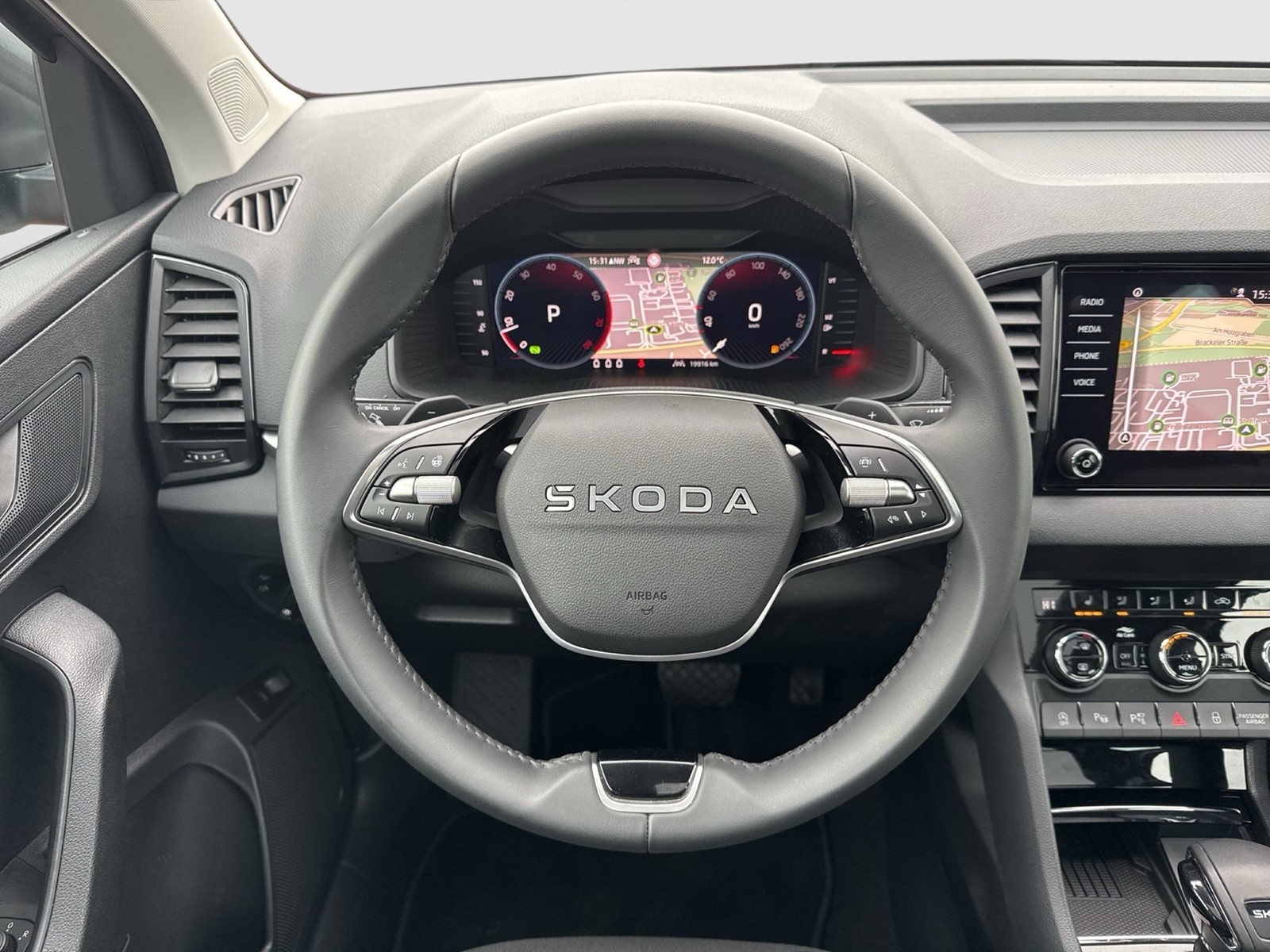 Skoda Karoq 1.5 TOUR PANO AHK 360°CAM MATRIX E-KLAPPE