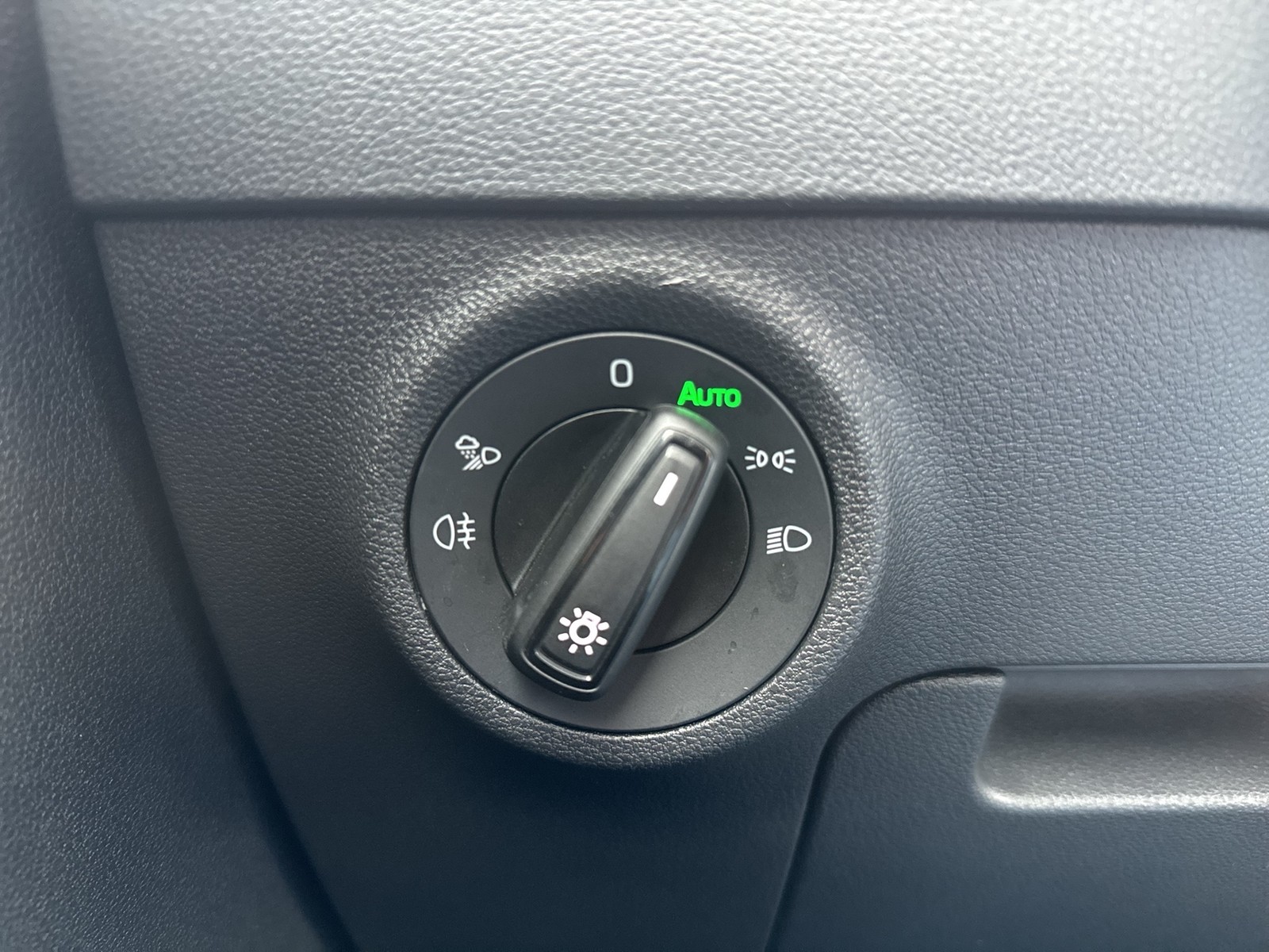 Skoda Karoq 1.5 TOUR PANO AHK 360°CAM MATRIX E-KLAPPE