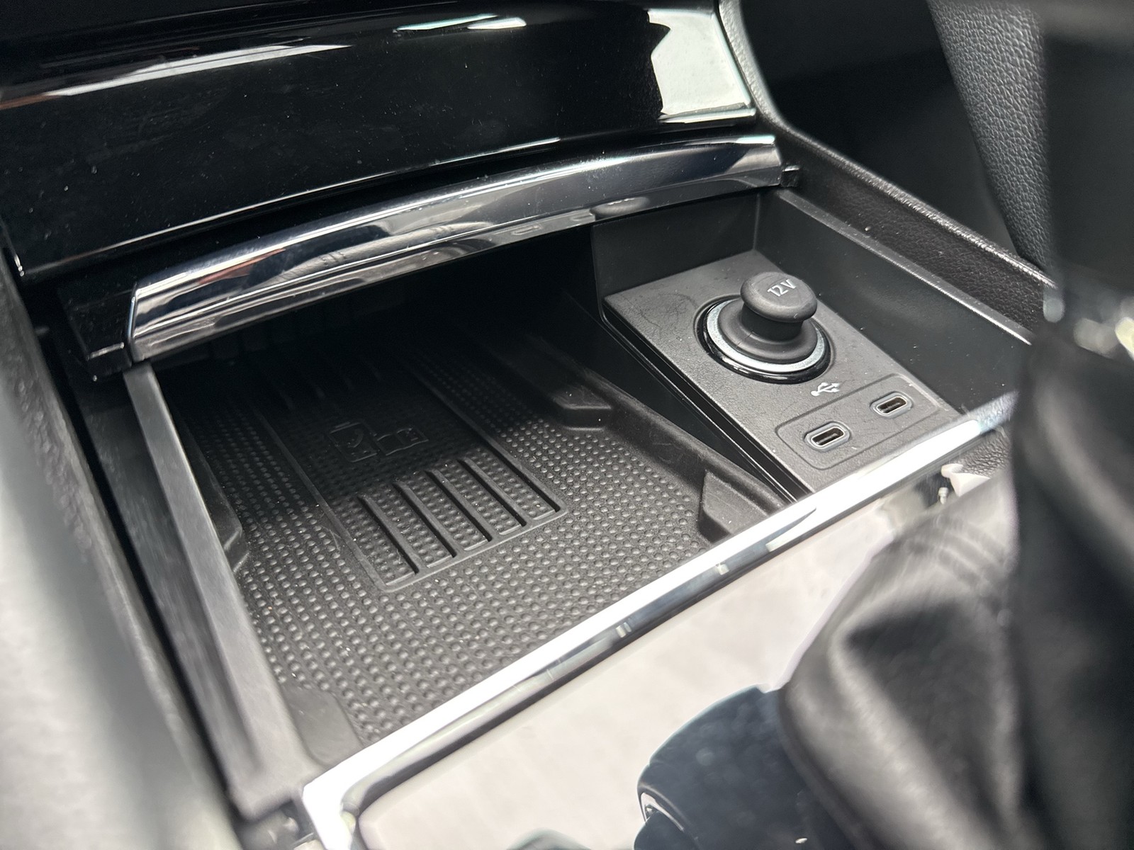 Skoda Karoq 1.5 TOUR PANO AHK 360°CAM MATRIX E-KLAPPE