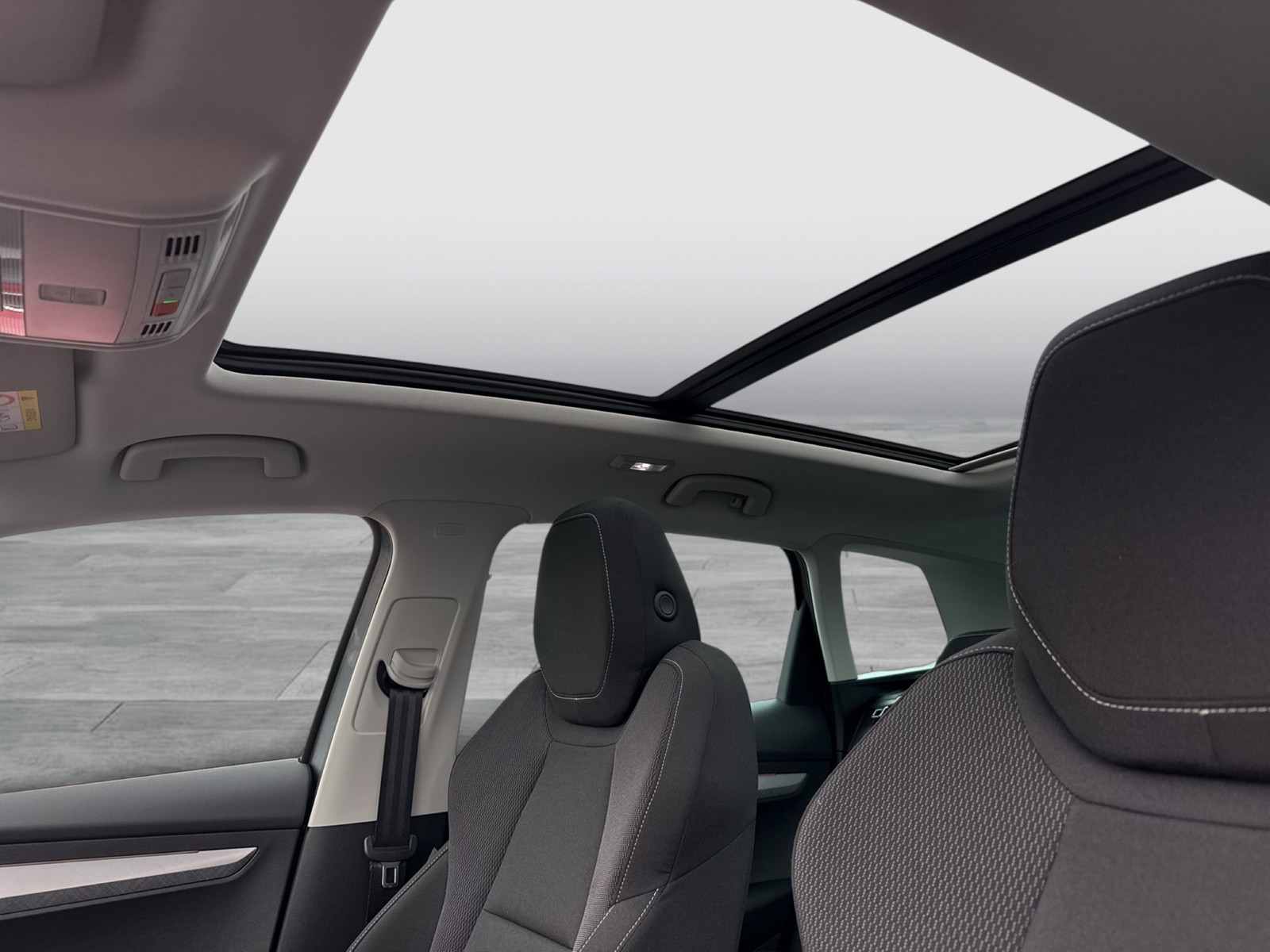 Skoda Karoq 1.5 TOUR PANO AHK 360°CAM MATRIX E-KLAPPE