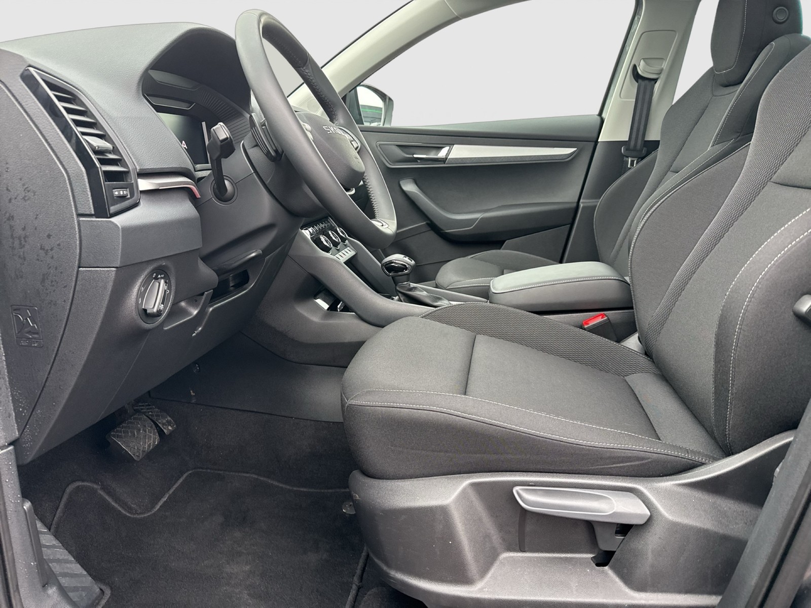Skoda Karoq 1.5 TOUR PANO AHK 360°CAM MATRIX E-KLAPPE