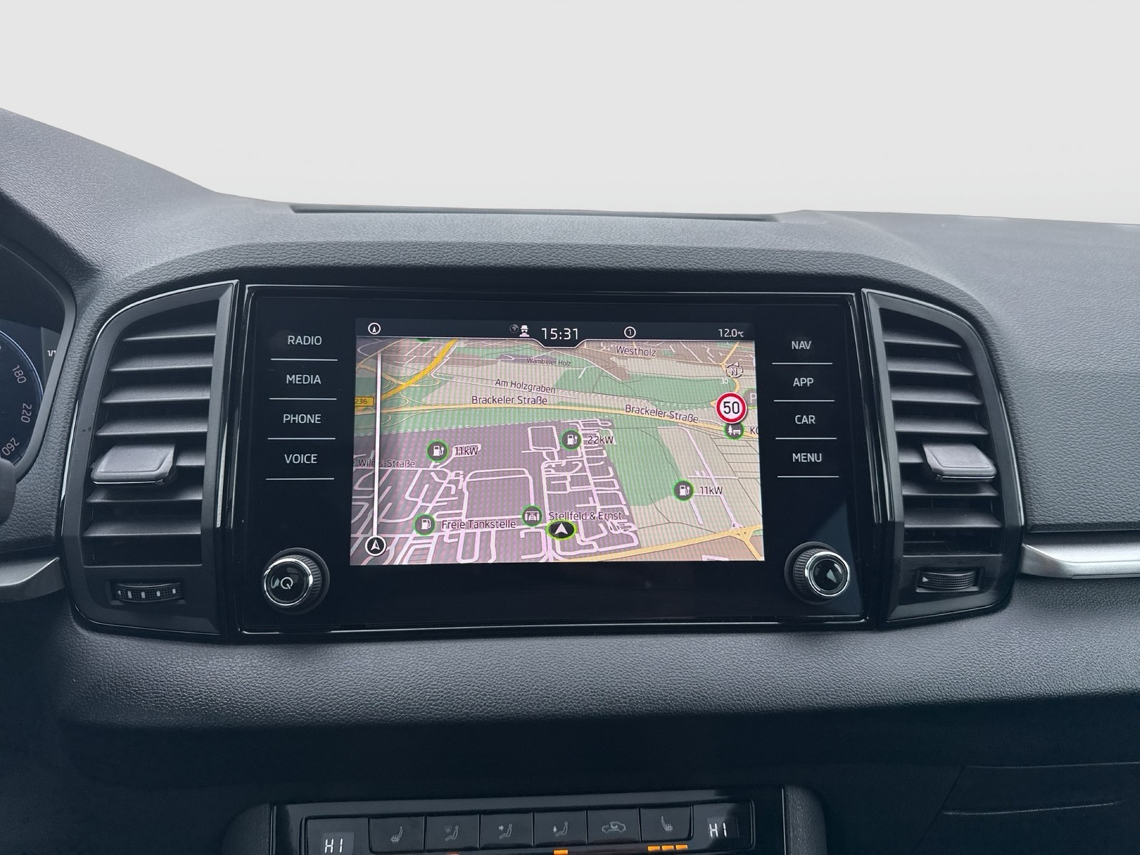 Skoda Karoq 1.5 TOUR PANO AHK 360°CAM MATRIX E-KLAPPE