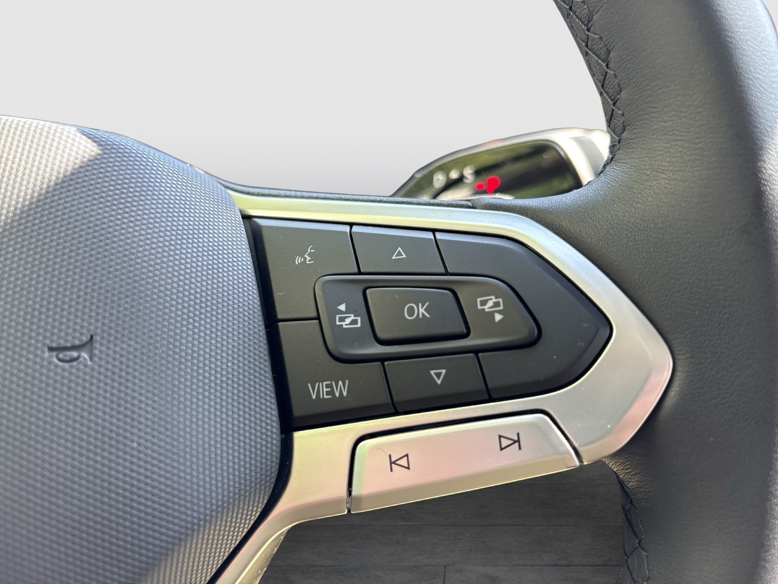 Volkswagen Tiguan 2.0 AHK CAM NAVI LM17 CARPLAY SITZHEIZUNG