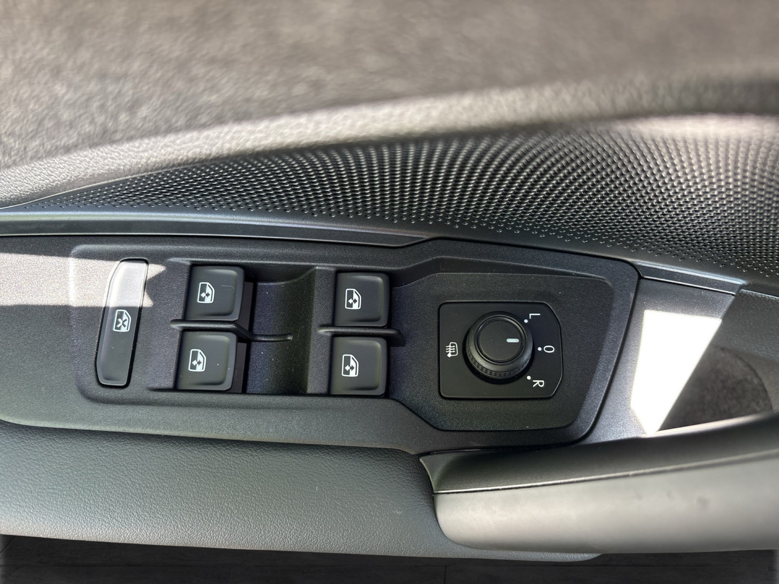Volkswagen Tiguan 2.0 AHK CAM NAVI LM17 CARPLAY SITZHEIZUNG
