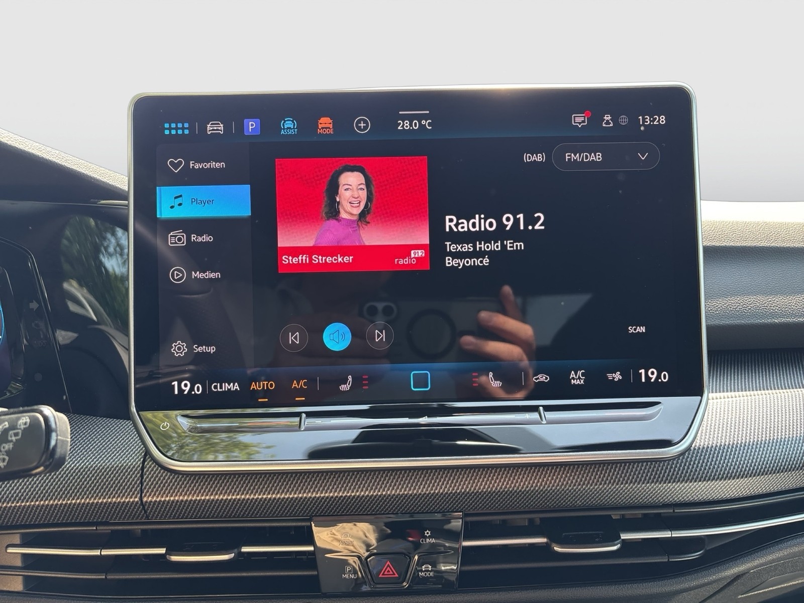 Volkswagen Golf VIII 2.0 R-LINE CAM ACC CARPLAY LM17 SITZHZ