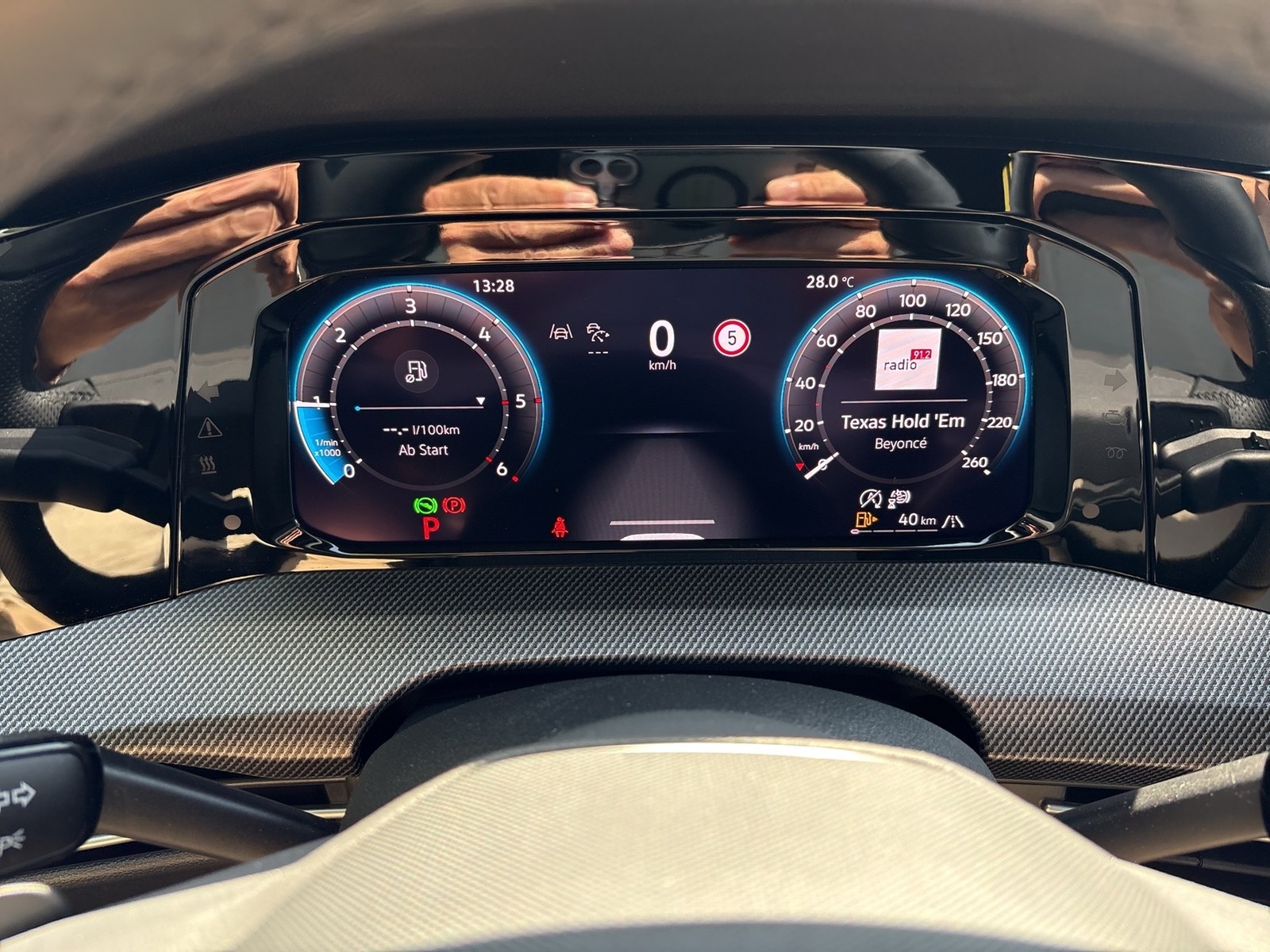 Volkswagen Golf VIII 2.0 R-LINE CAM ACC CARPLAY LM17 SITZHZ