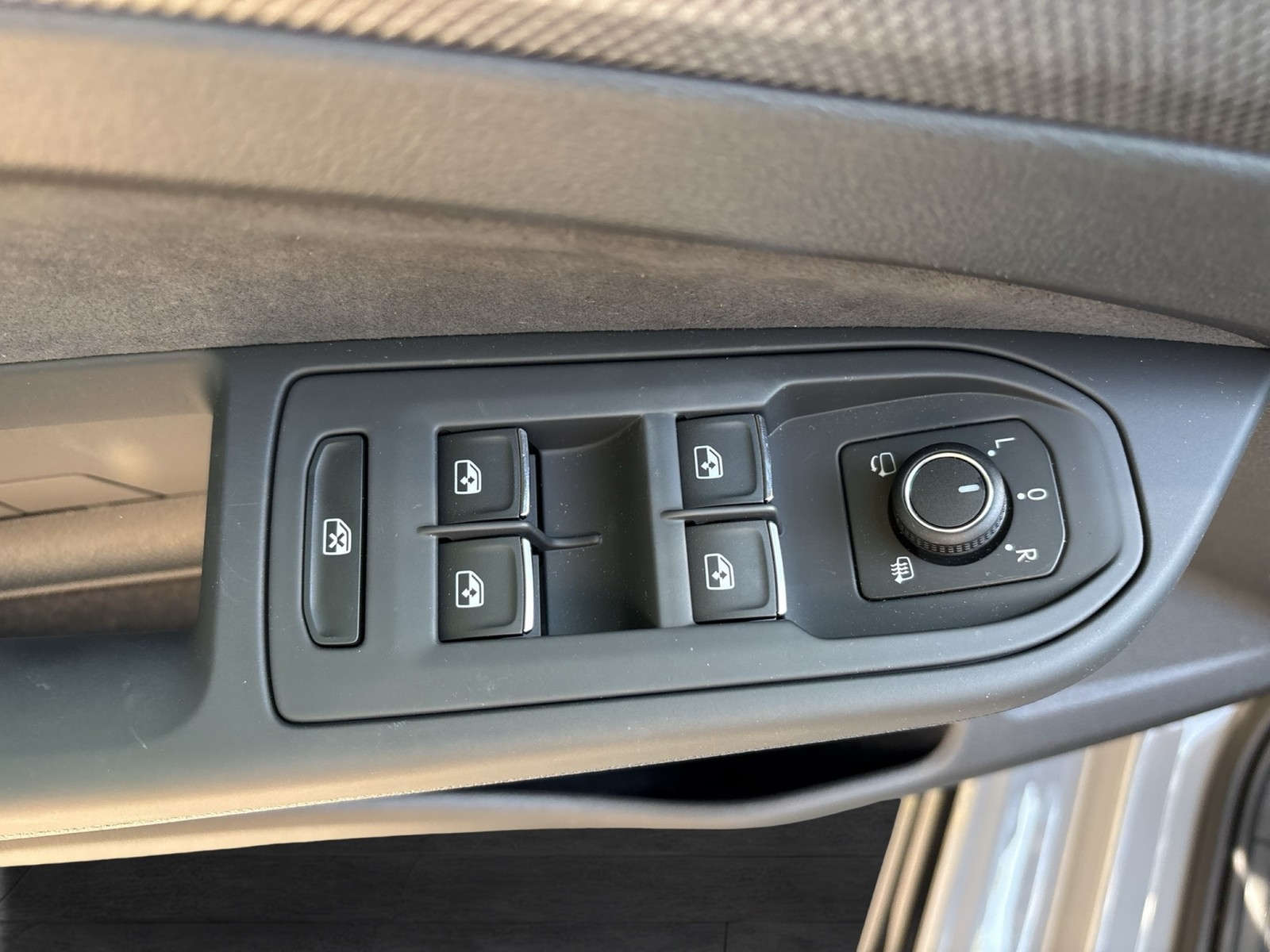 Volkswagen Golf VIII 2.0 R-LINE CAM ACC CARPLAY LM17 SITZHZ