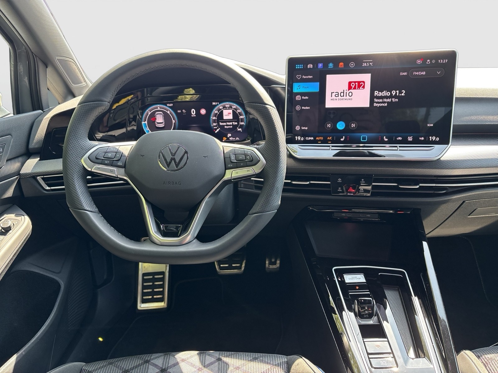 Volkswagen Golf VIII 2.0 R-LINE CAM ACC CARPLAY LM17 SITZHZ